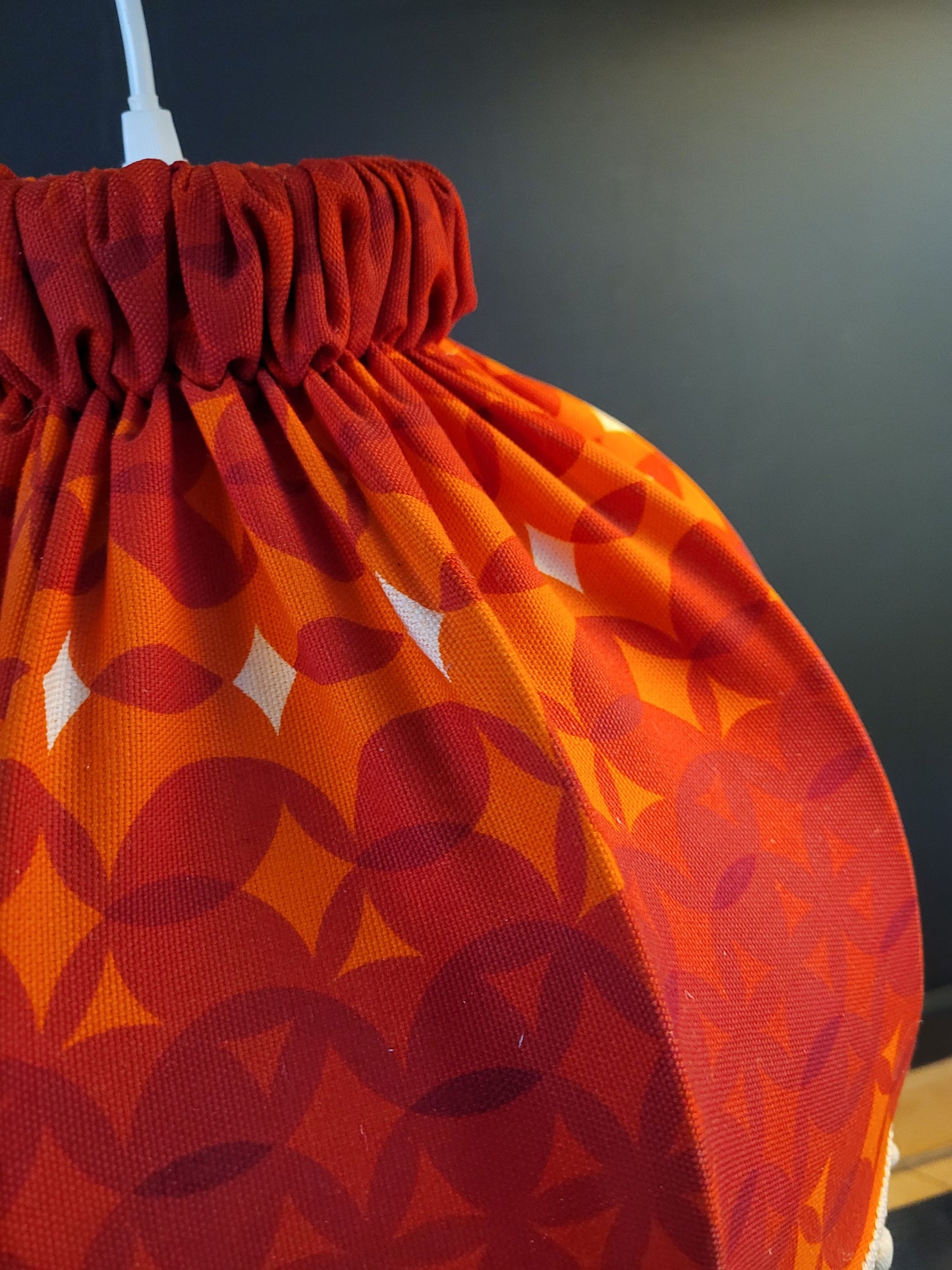Suspension vintage abat-jour en tissu orange et rouge - Ref 66