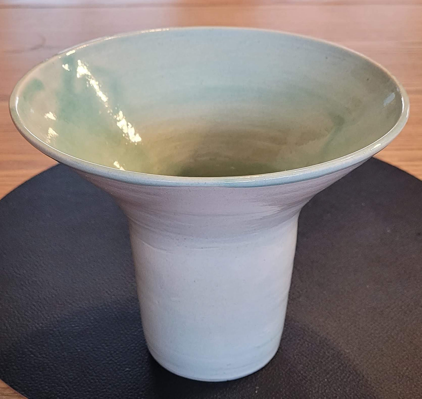 Vase en grès crème, intérieur vernissé céladon - ref 6