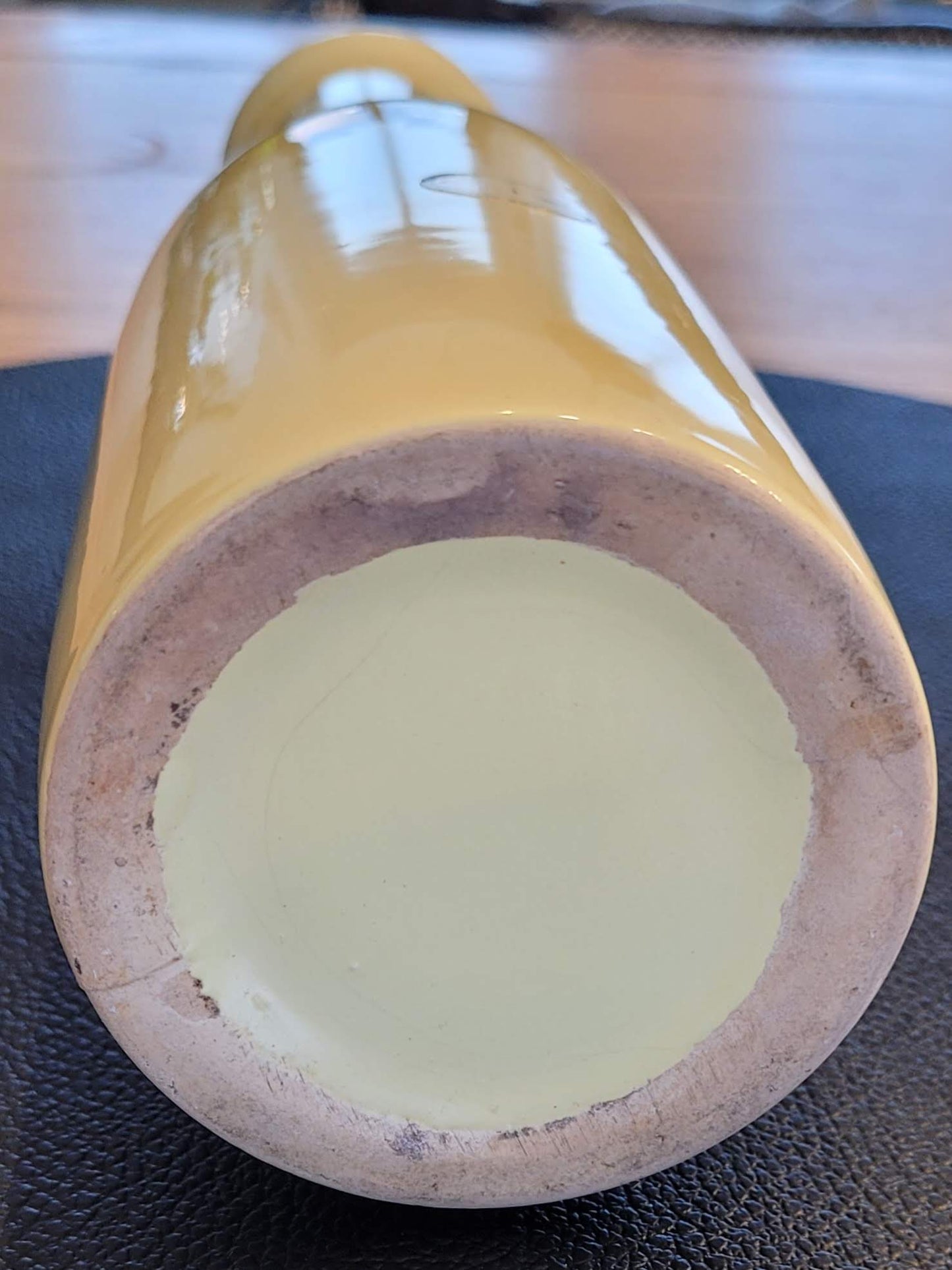 Vase bouteille en céramique jaune - Ref 8