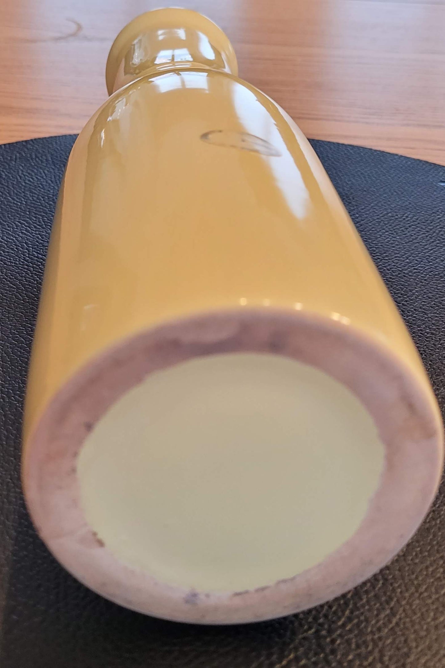 Vase bouteille en céramique jaune - Ref 8