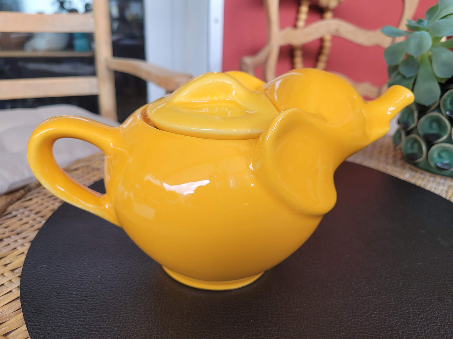 Théière vintage Eléphant en porcelaine - ref 149