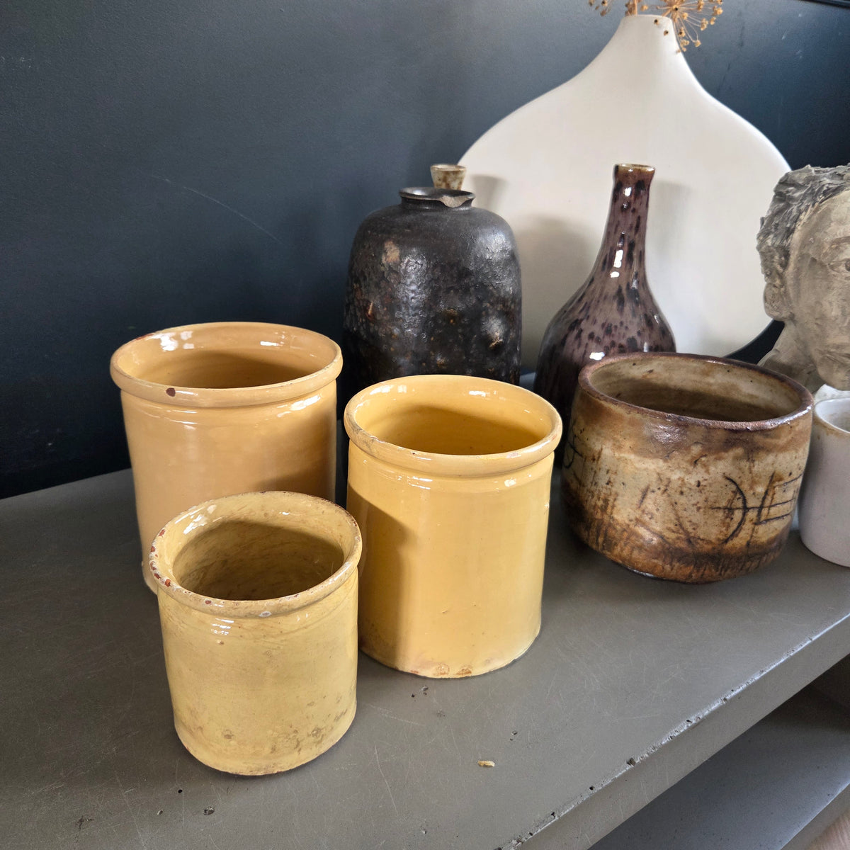 Trio de pots anciens en terre cuite vernissée jaune - Ref 1446