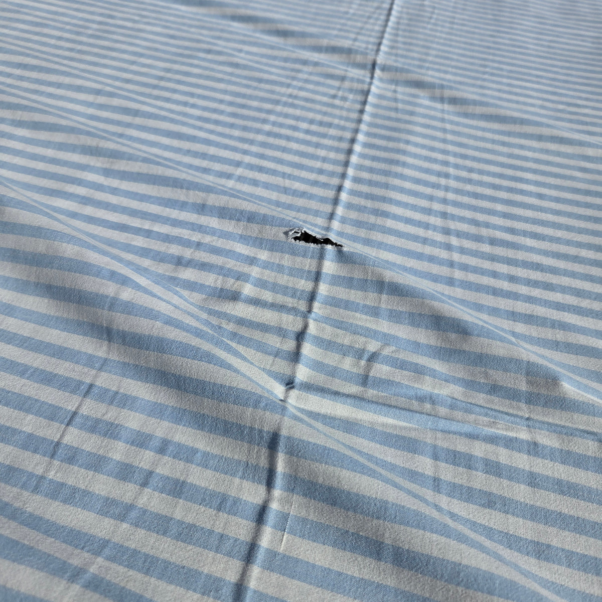 Pièce de tissu rayé bleu layette - Drap ancien 265x165cm - Ref 1479