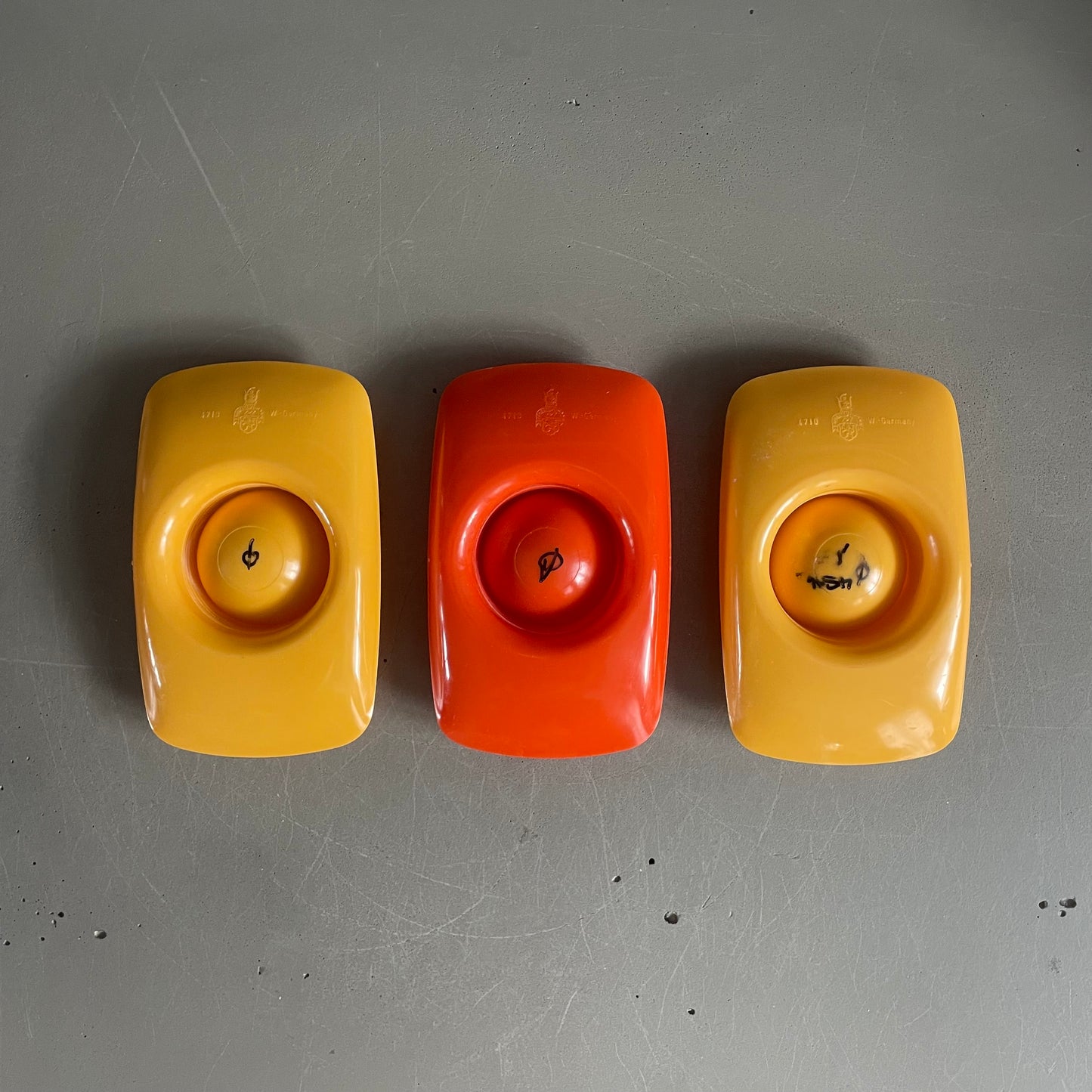 Lot de 9 coquetiers vintage en plastique - Ref 926