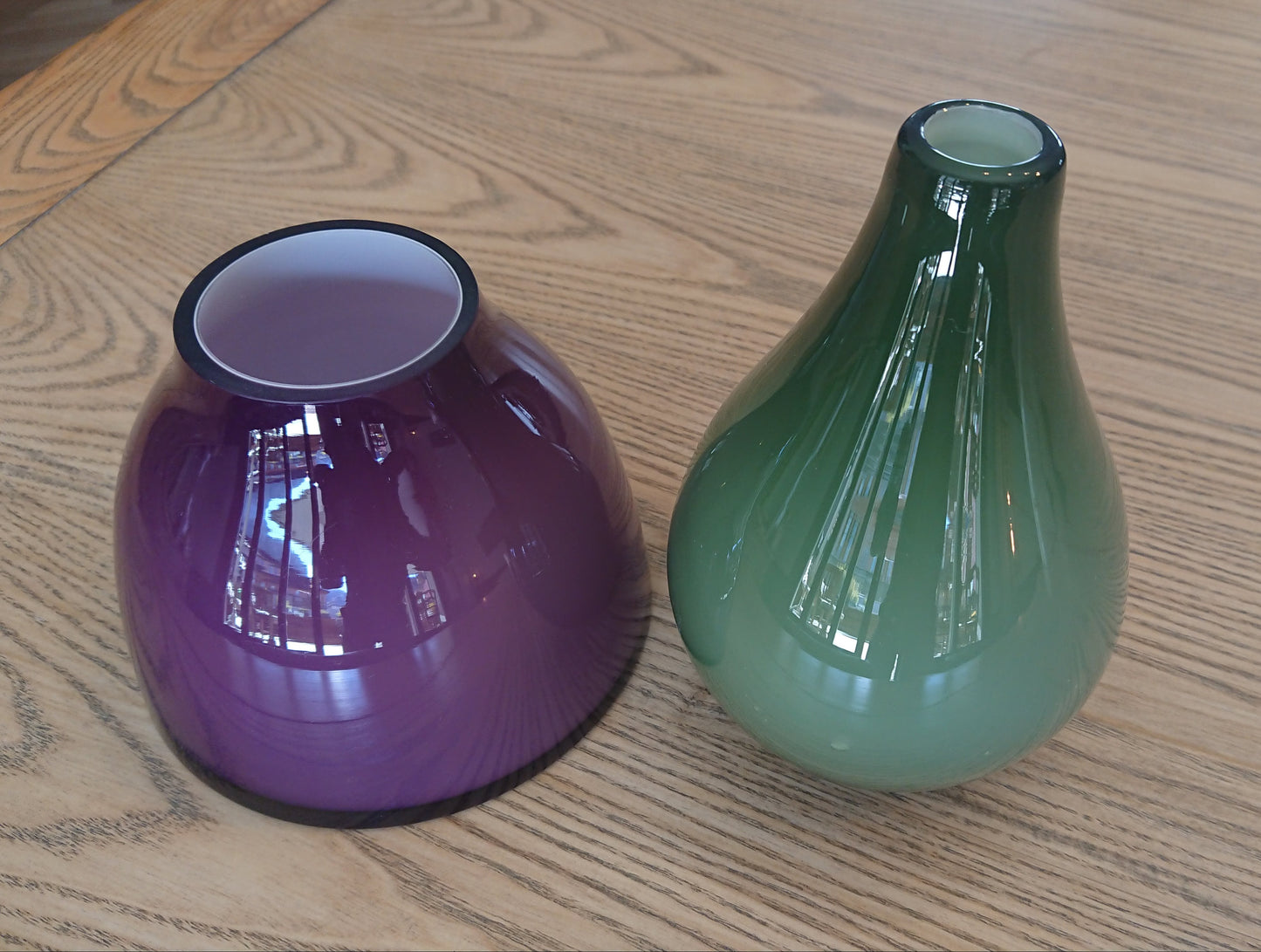 Paire de vases en verre double couche