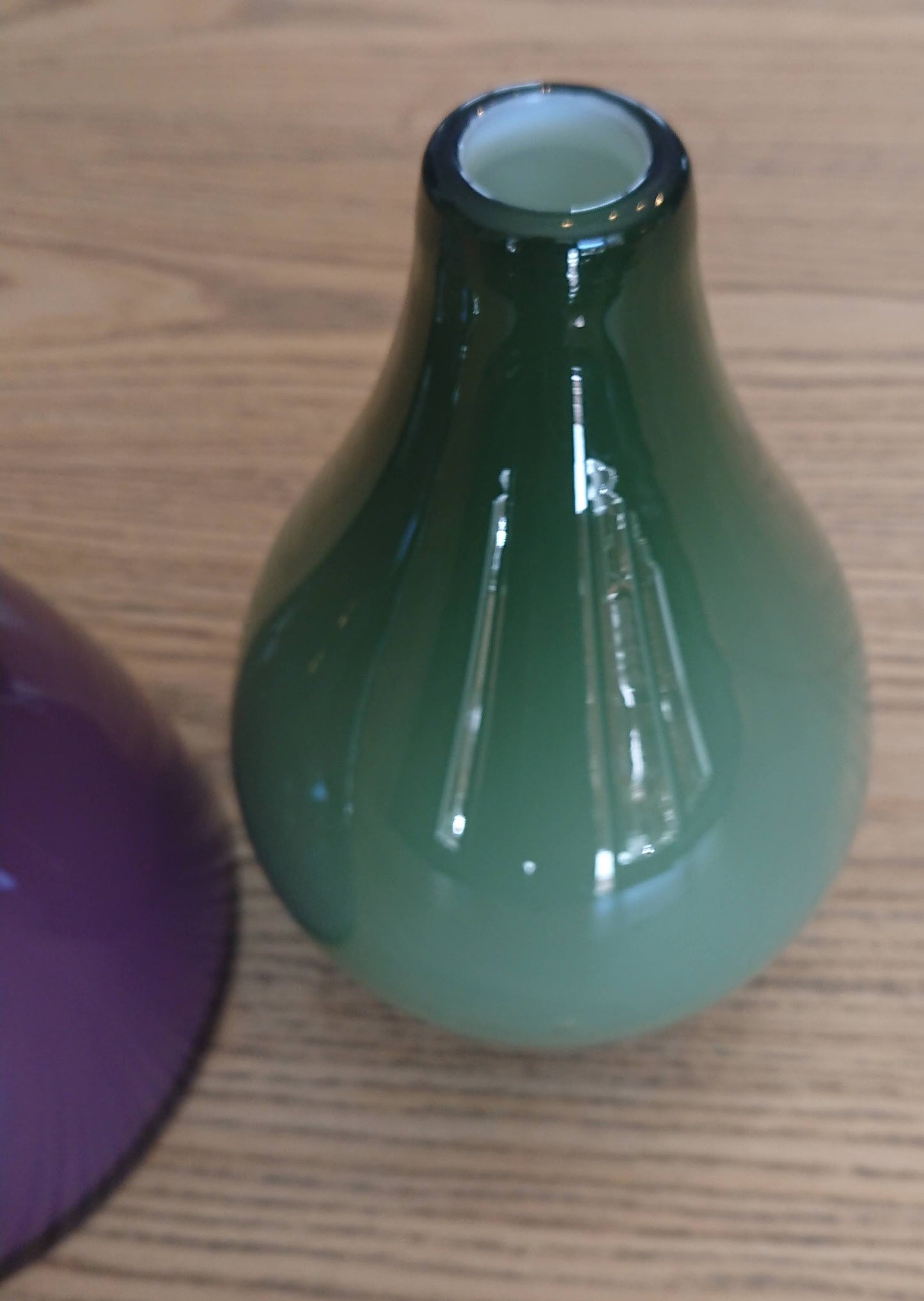 Paire de vases en verre double couche