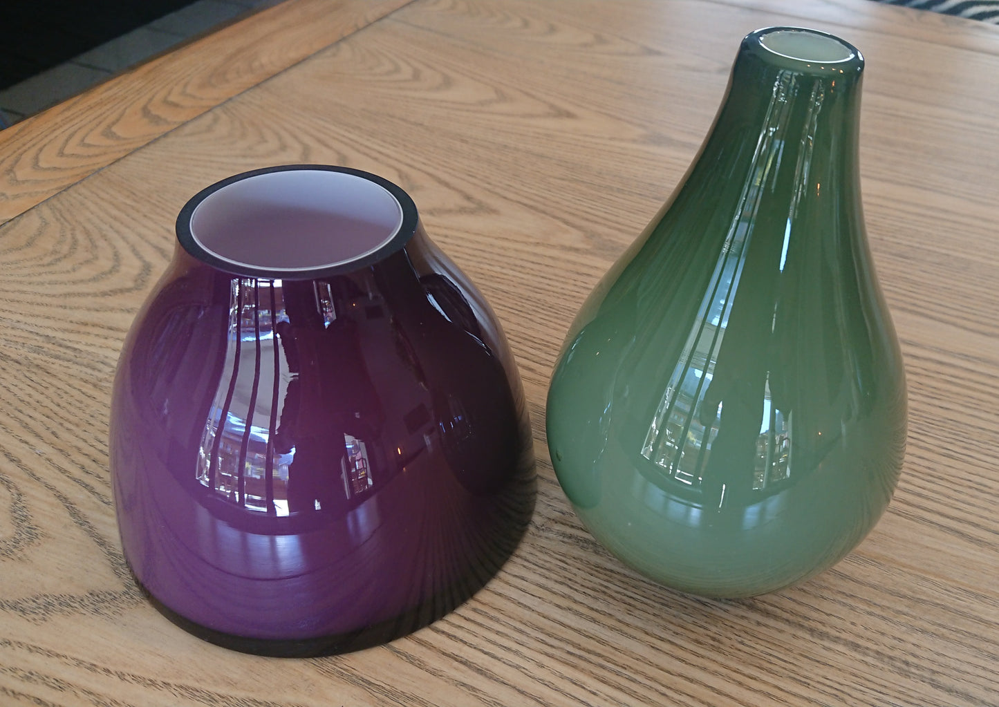 Paire de vases en verre double couche