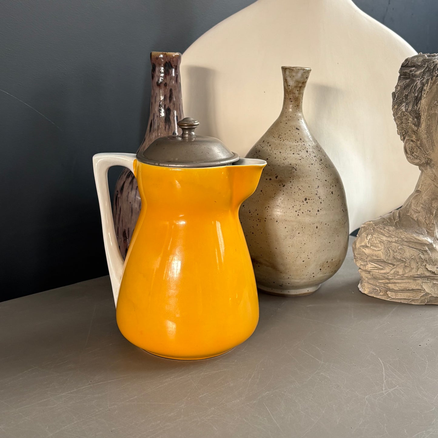 Théière ancienne en faïence et couvercle-filtre en étain - Ref 1250