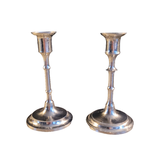 Paire de bougeoirs dépareillés en métal argenté- Ref 519