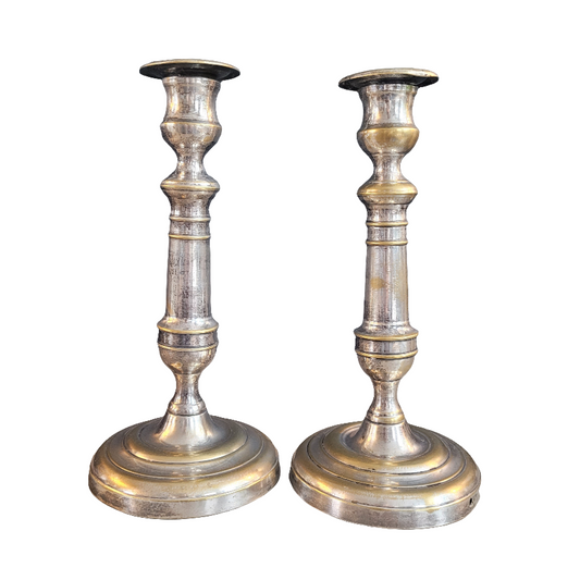 Paire de bougeoirs anciens en laiton argenté - Ref 529