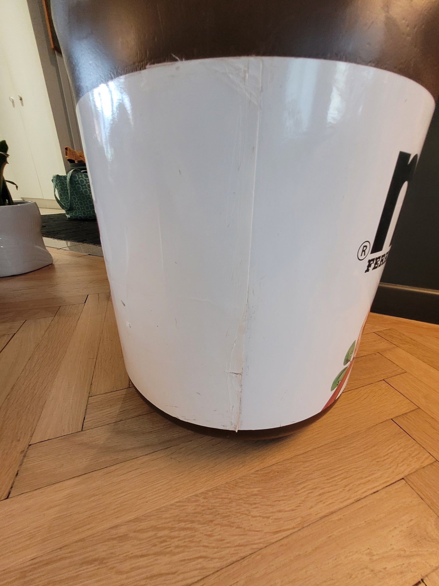 Table d'appoint / coffre Nutella - Ref 627