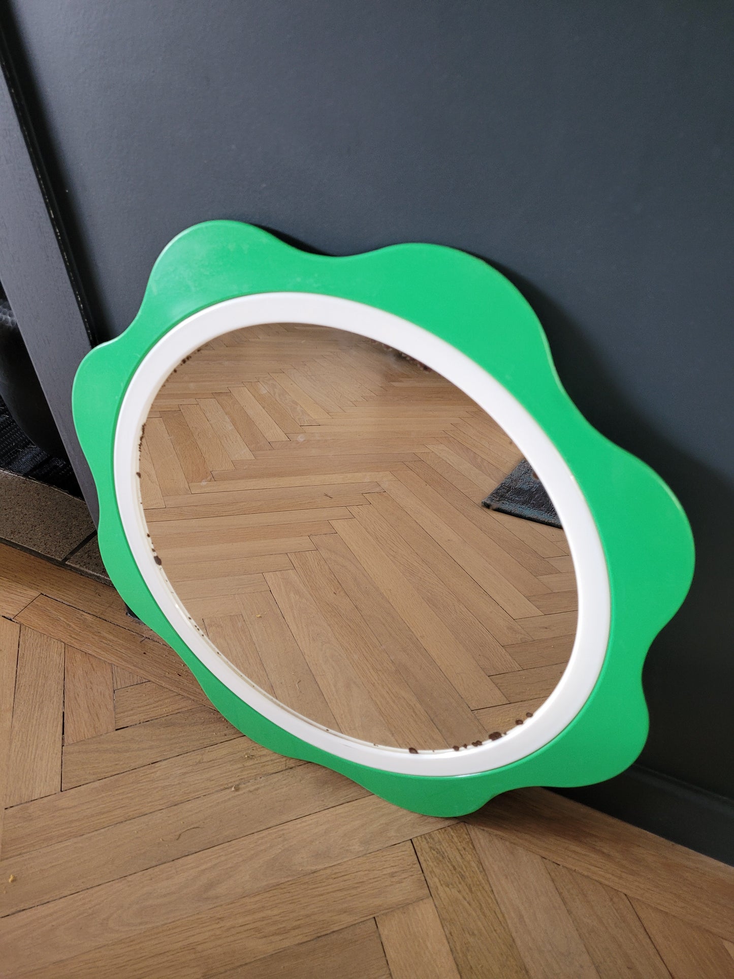 Miroir flower plastique du designer finlandais Makisen Kuvastin - Ref 508