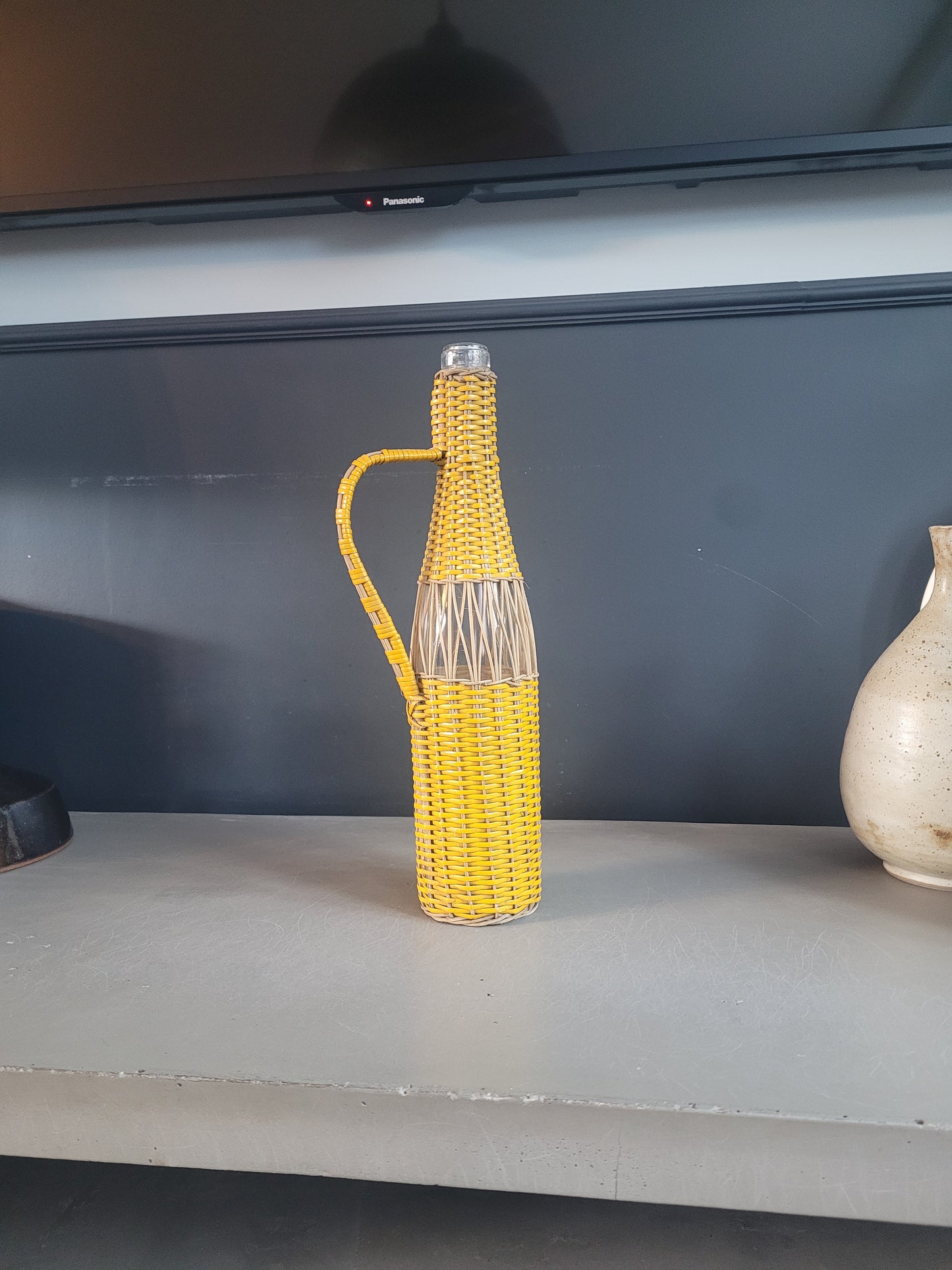 Bouteille en verre et rotin tressé naturel et jaune - Ref 86