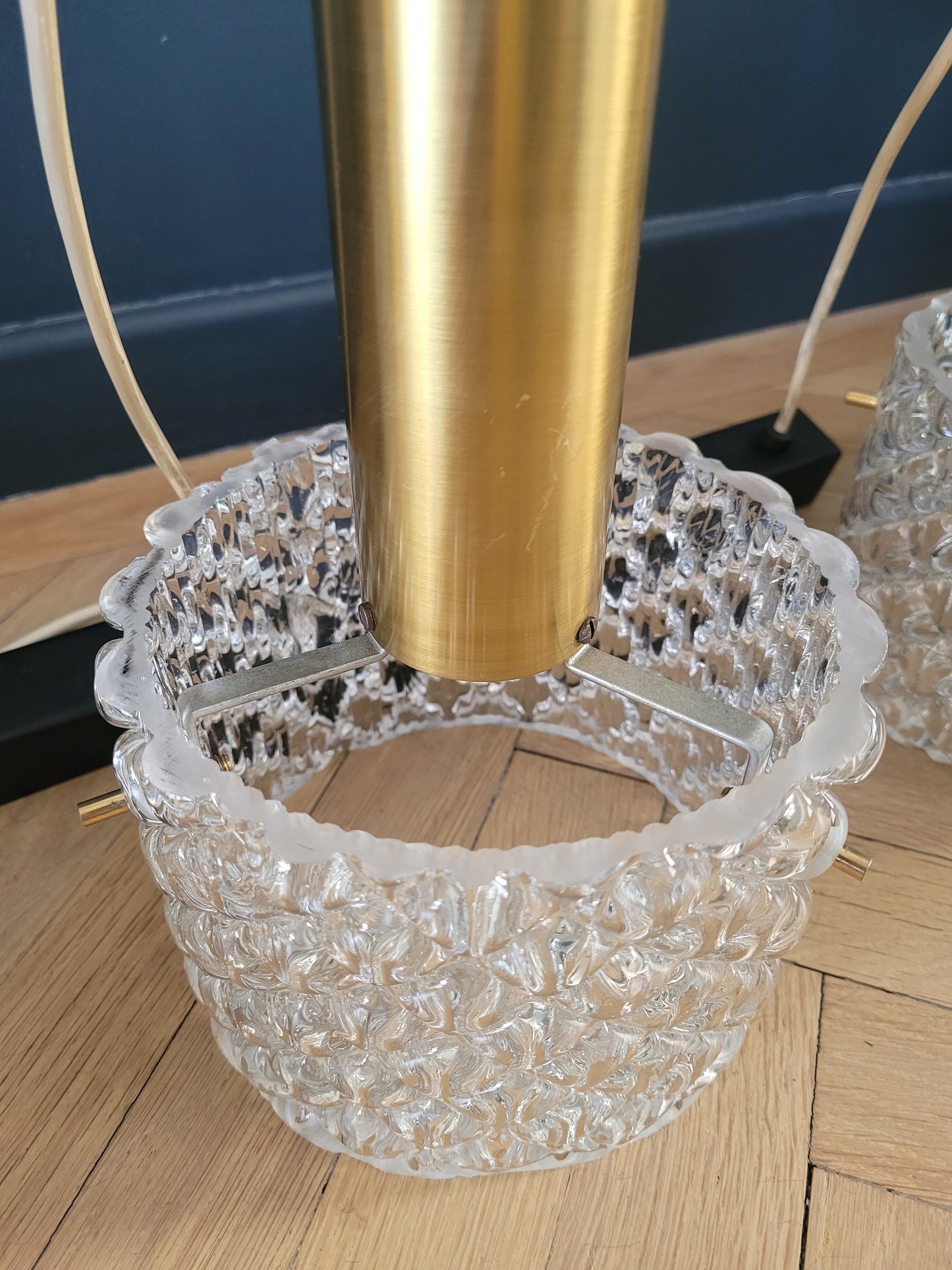 Lustre 3 feux suspension cascade vintage en verre moulé et laiton - Ref 307