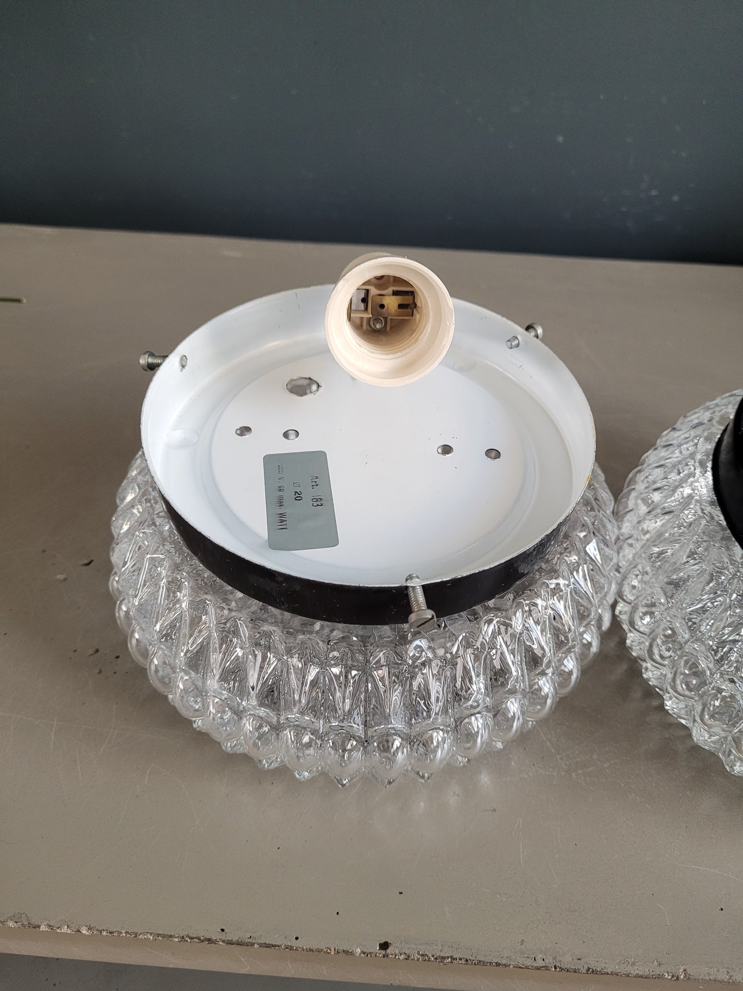 Paire de plafonniers en verre moulé - Ref 435