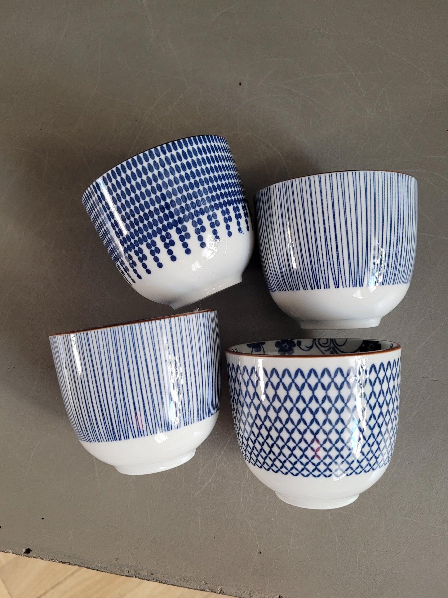 4 tasses à café en porcelaine- Ref 511