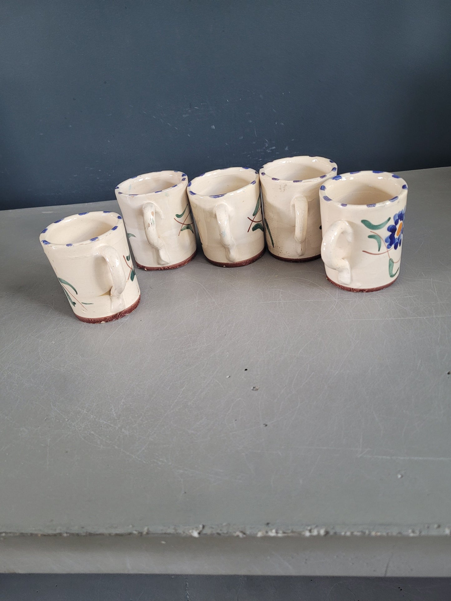 5 tasses en céramique émaillée - Ref 524