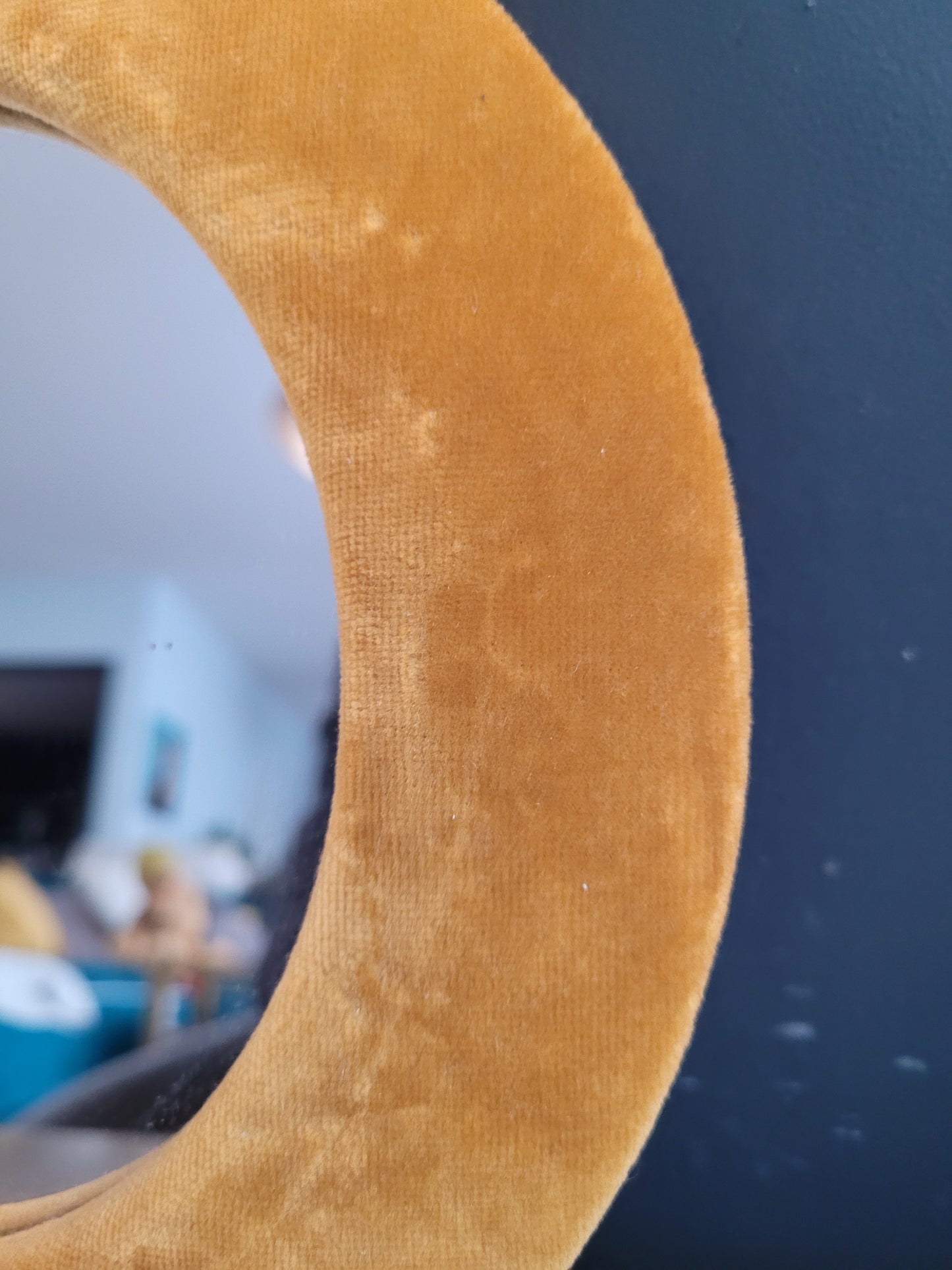 Miroir vintage avec cadre en velours moutarde - Ref 112