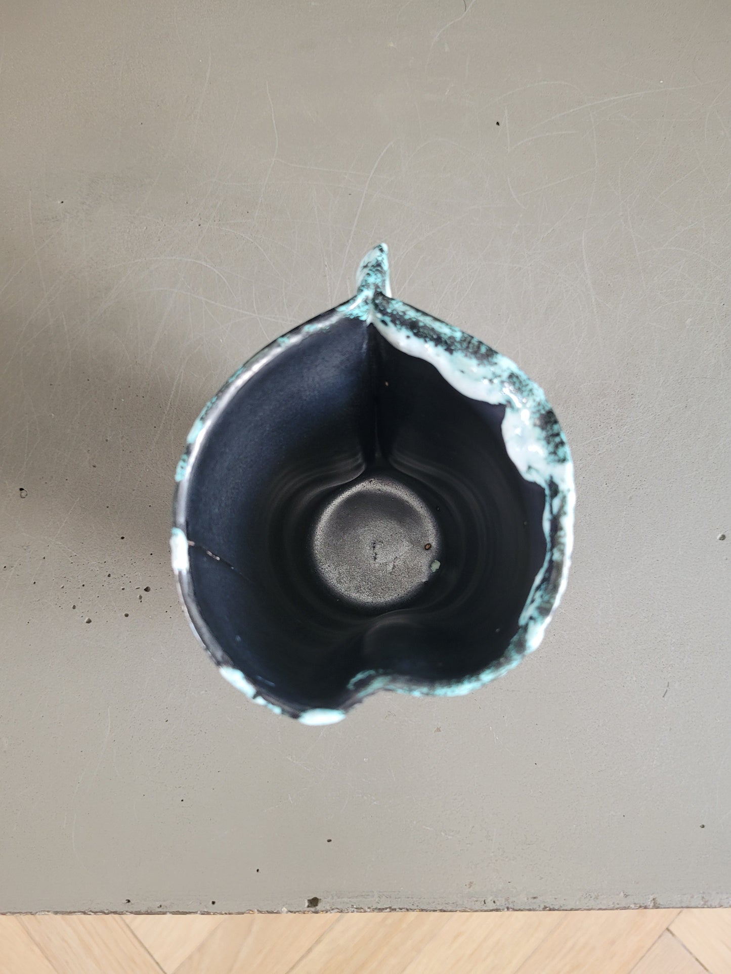 Tasse Émaux des Glaciers, atelier Cyclope, Charles Cart Annecy - Ref 391