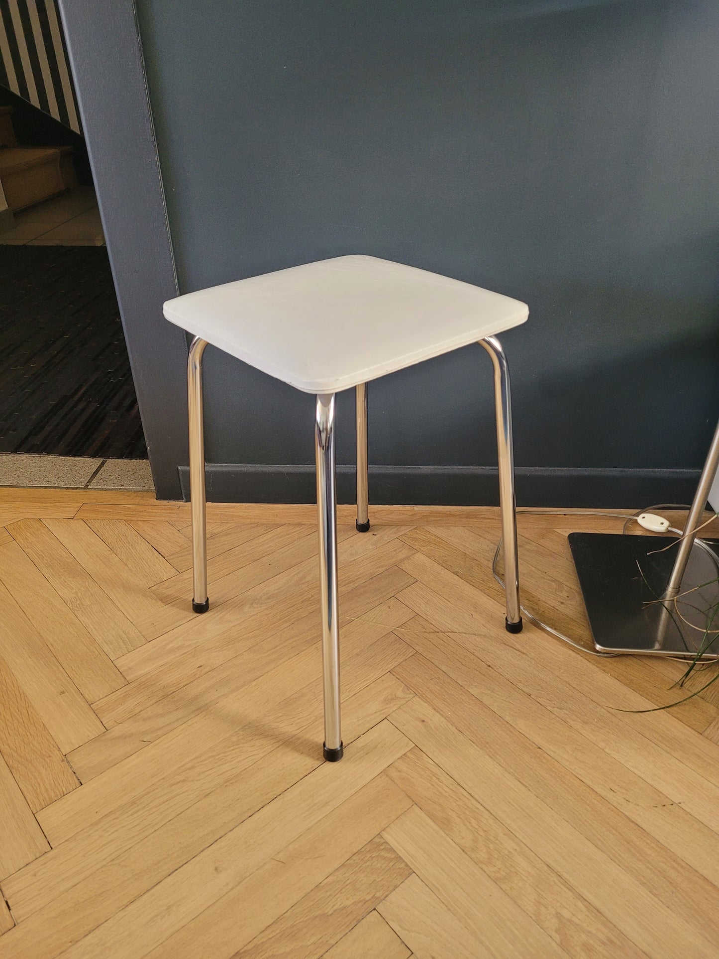 Tabouret vintage en Skaï et chrome - Ref 599