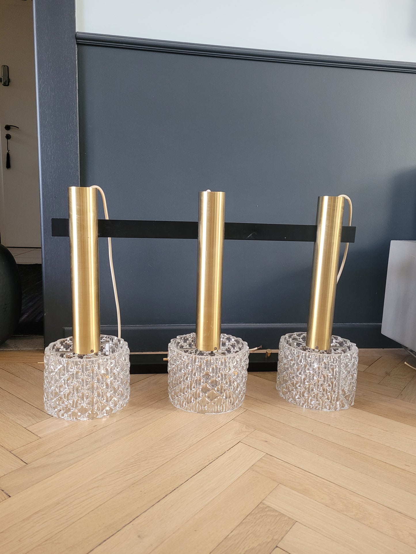 Lustre 3 feux suspension cascade vintage en verre moulé et laiton - Ref 307