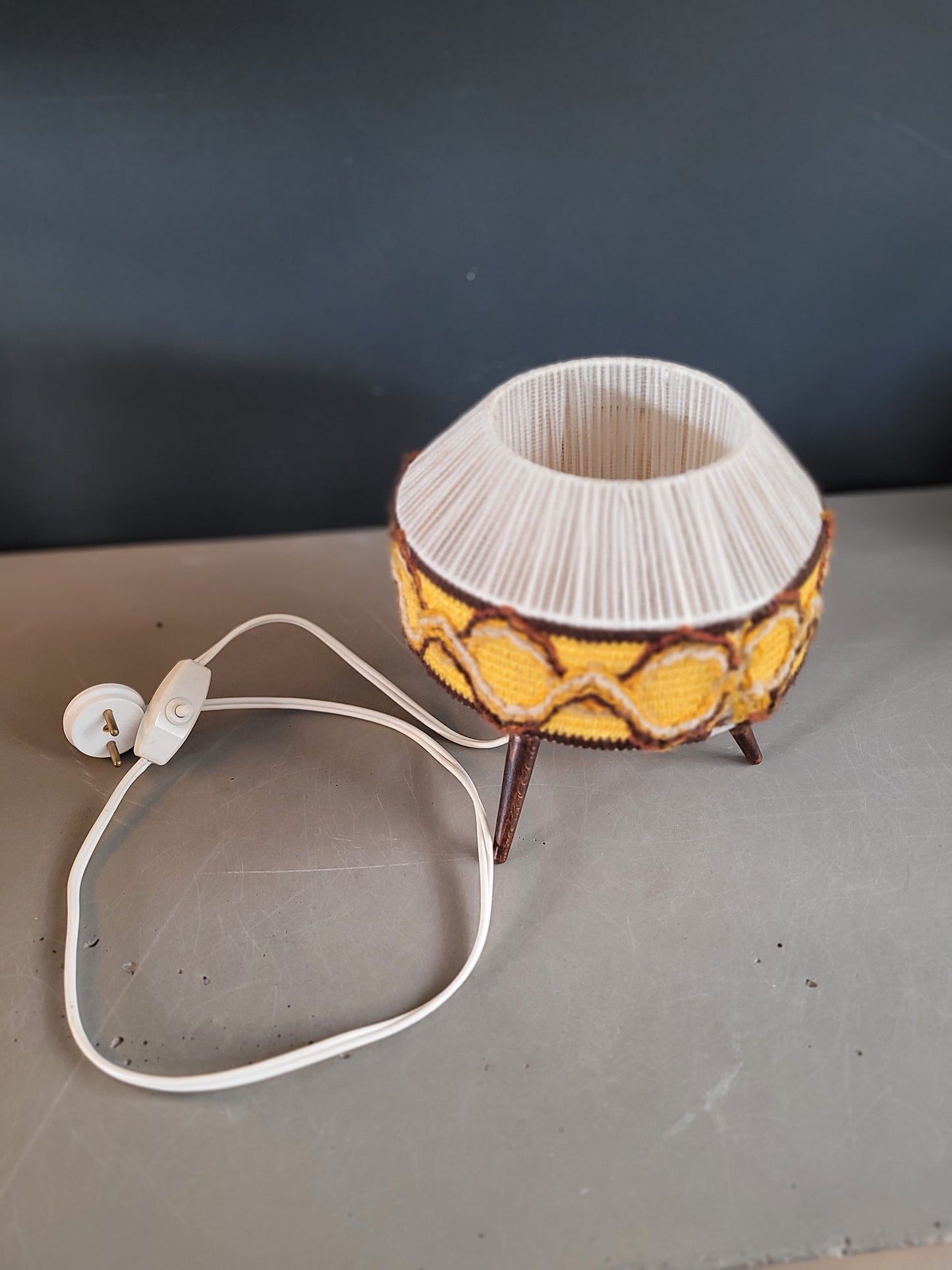 Lampe ovni tripode années 60 - Ref 828