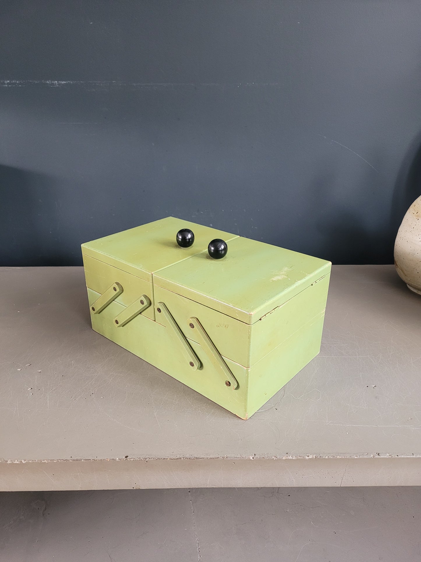 Travailleuse vintage en bois peint - Boîte à couture - Ref 480