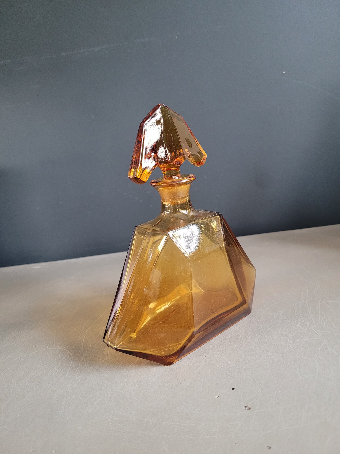 Carafe à liqueur art déco en verre ambré- Ref 302