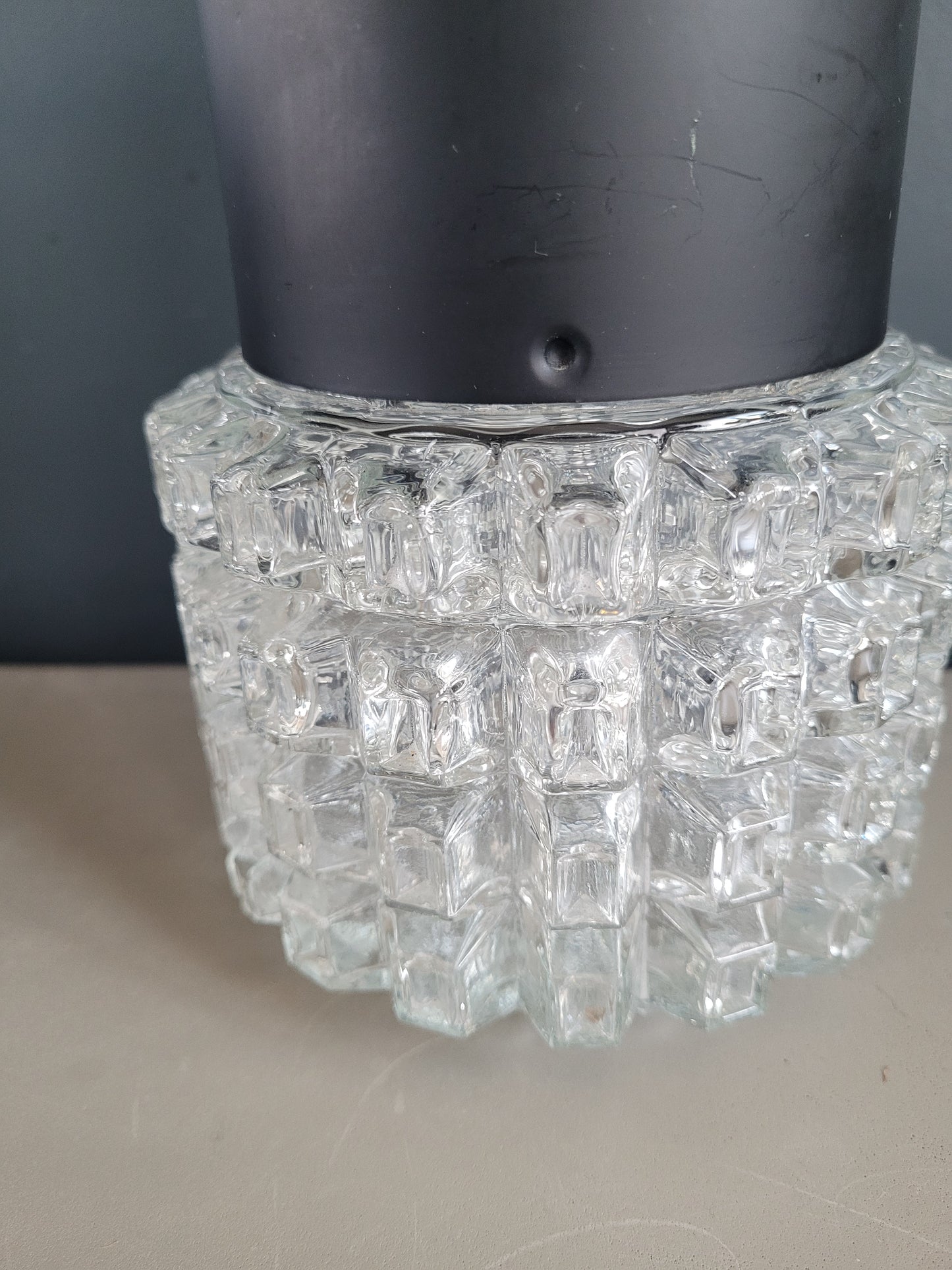 Suspension vintage globe en verre moulé- Ref 305