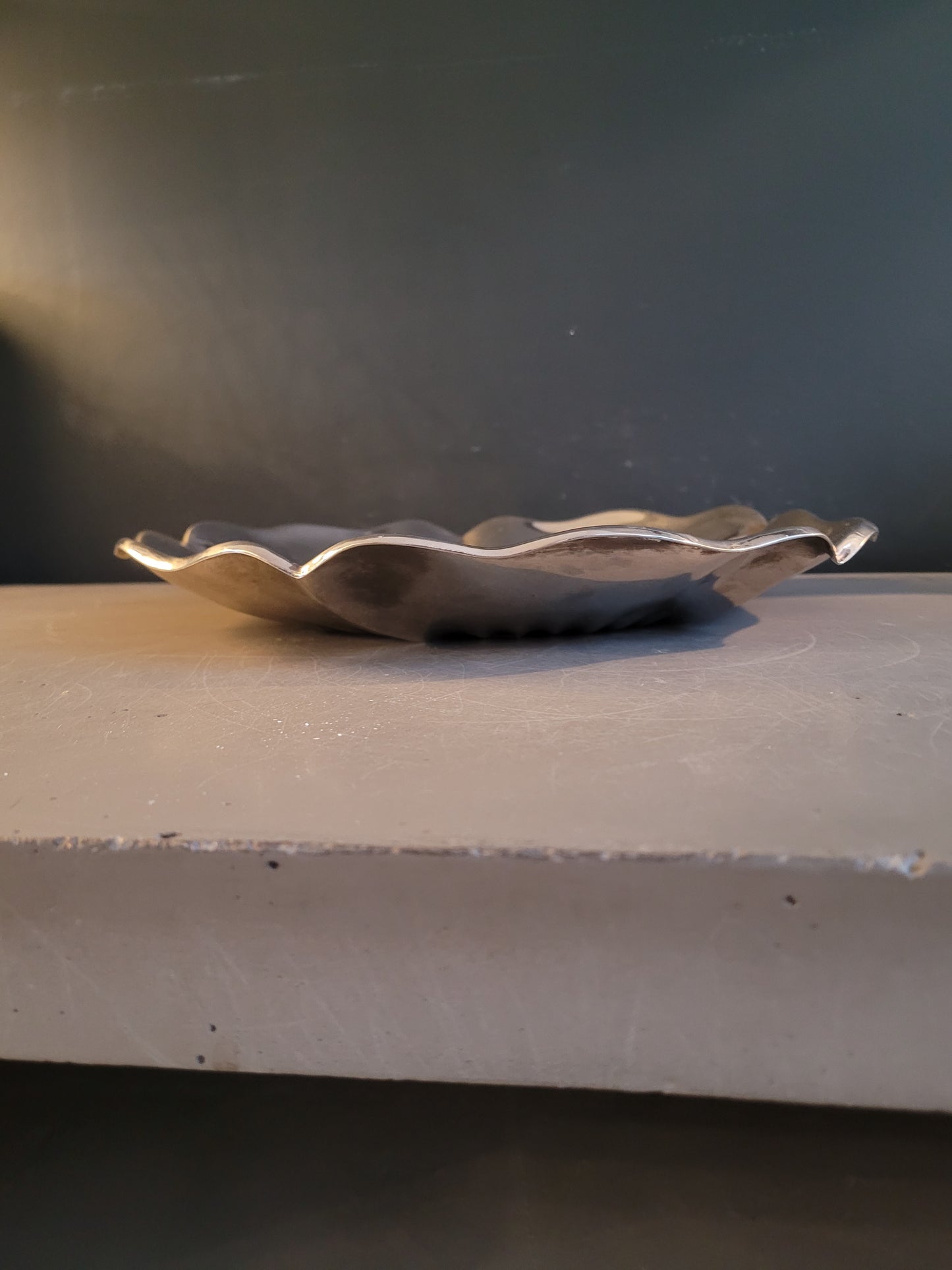 Plat fleur en métal argenté - Ref 914