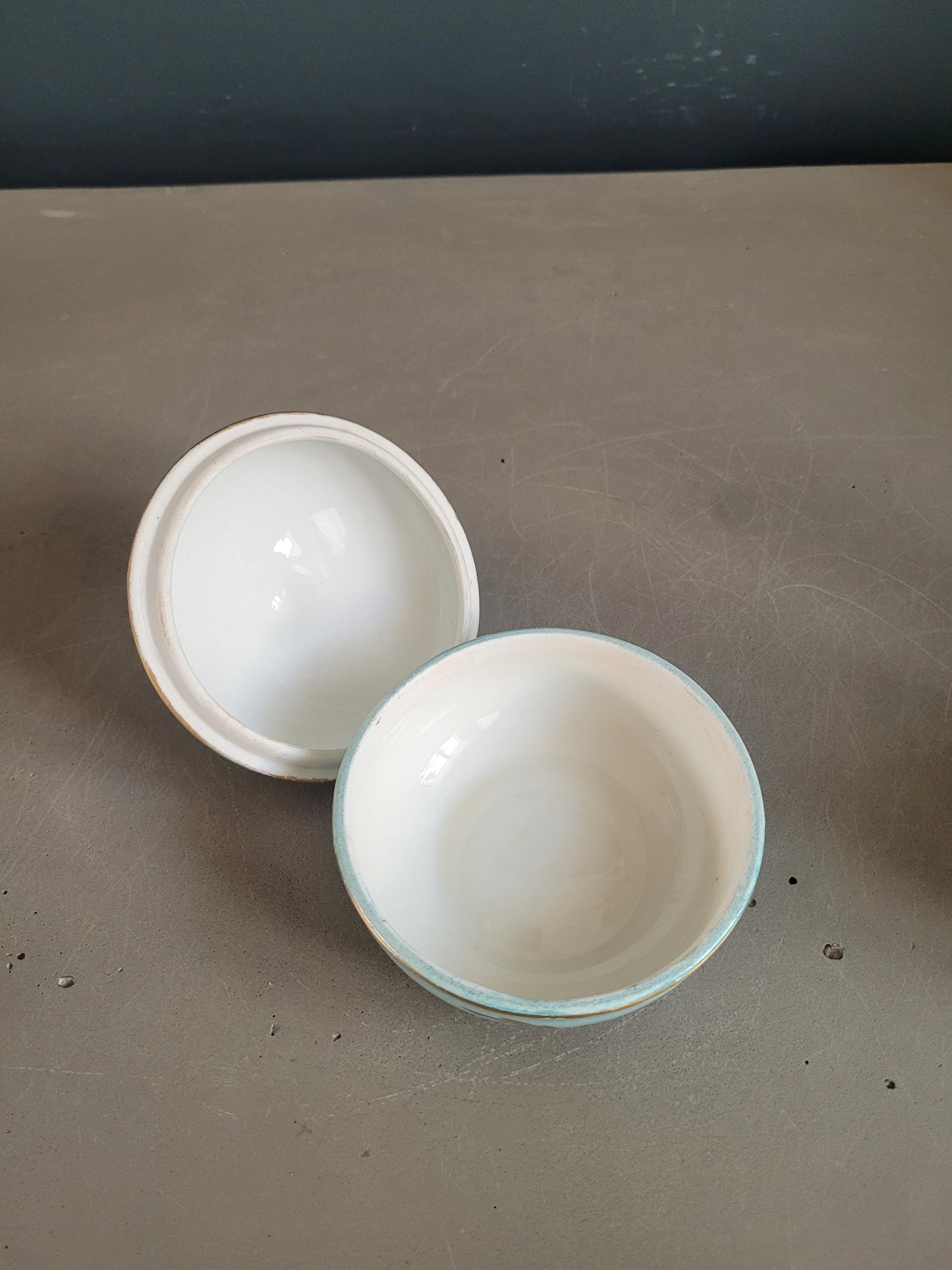 Ensemble de salle de bain en porcelaine ciel et or - Ref 413