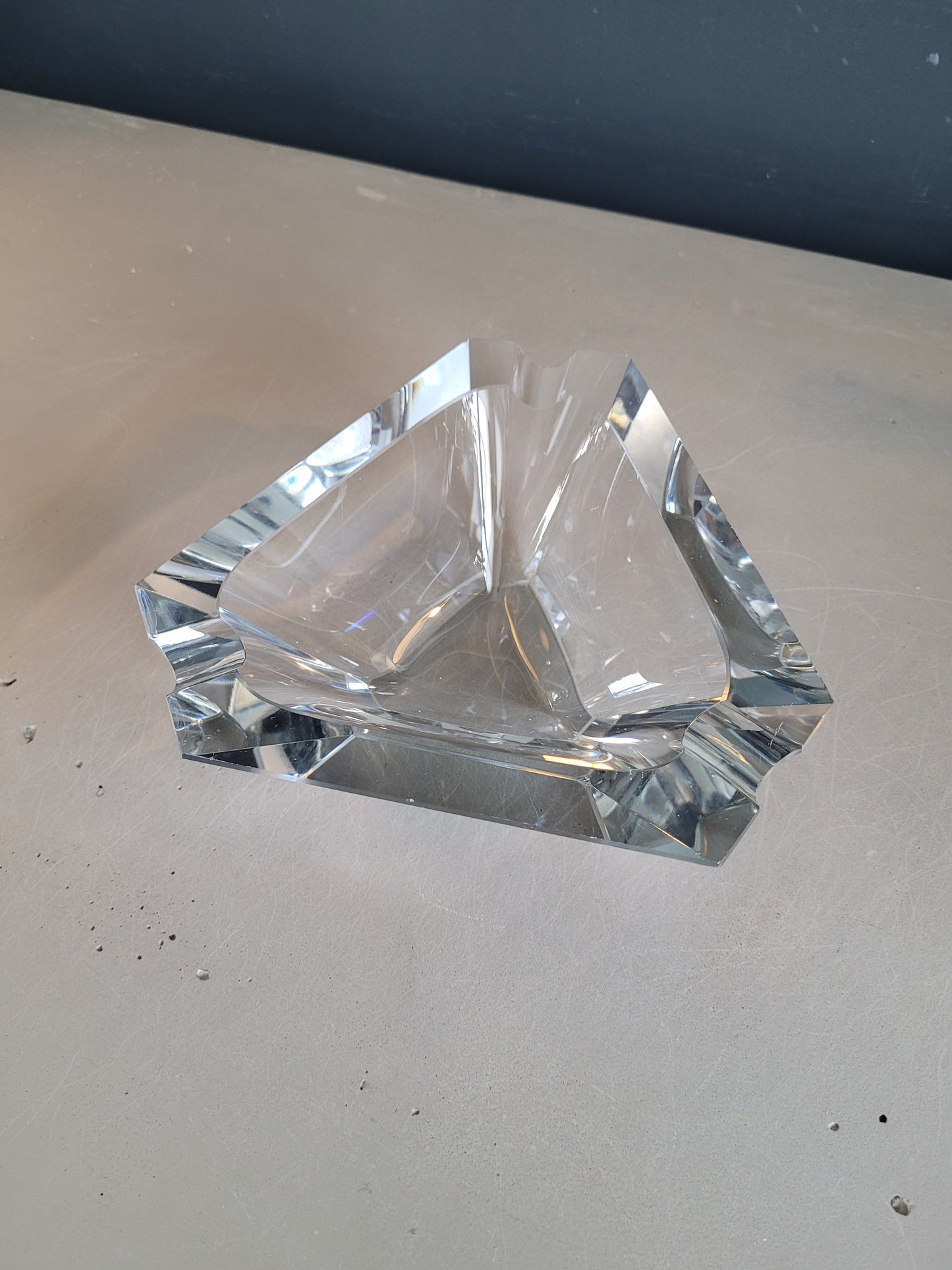 Grand cendrier triangulaire en cristal - Ref 387