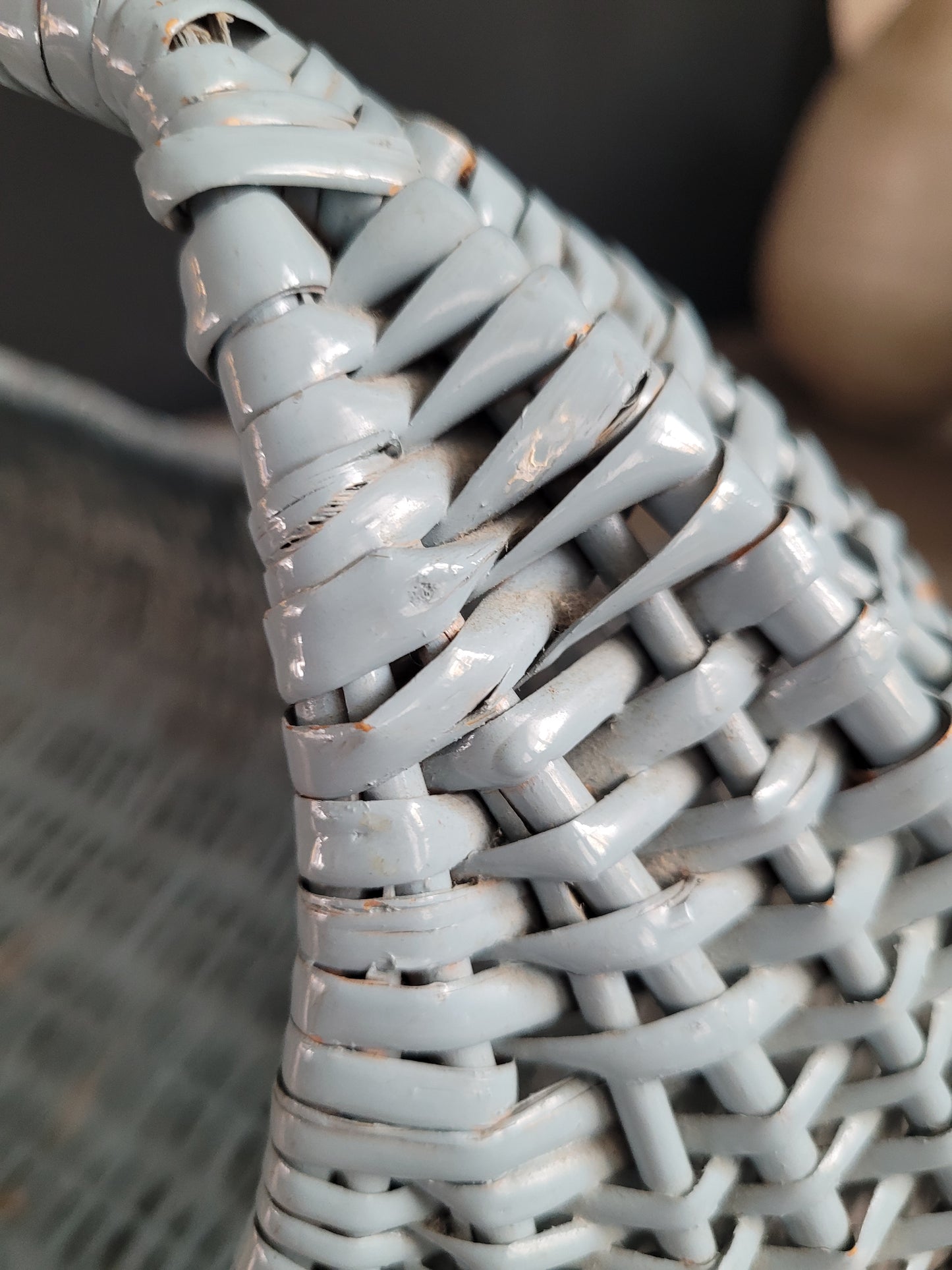 Panier en rotin peint en bleu turquoise - Ref 823