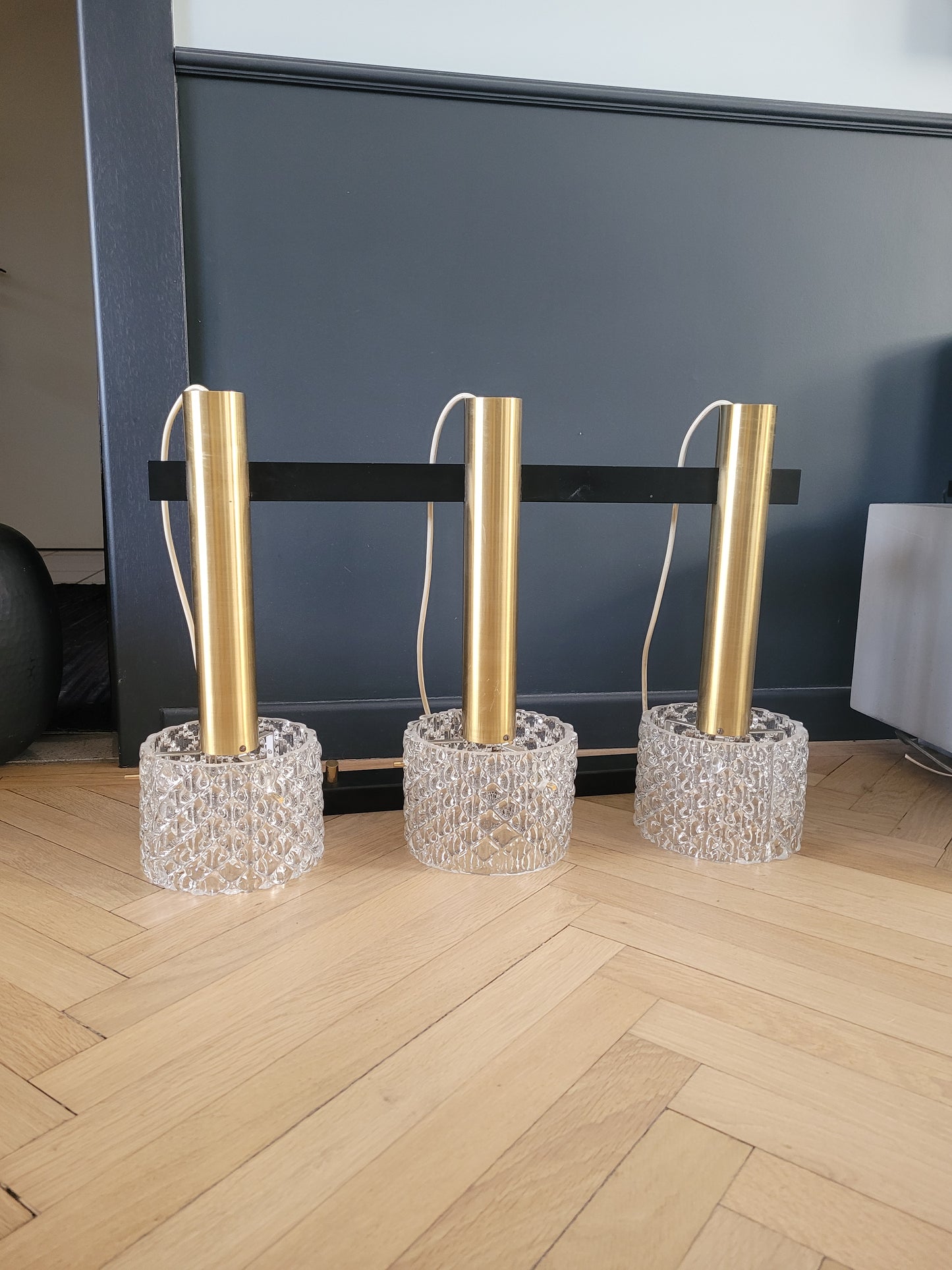 Lustre 3 feux suspension cascade vintage en verre moulé et laiton - Ref 307