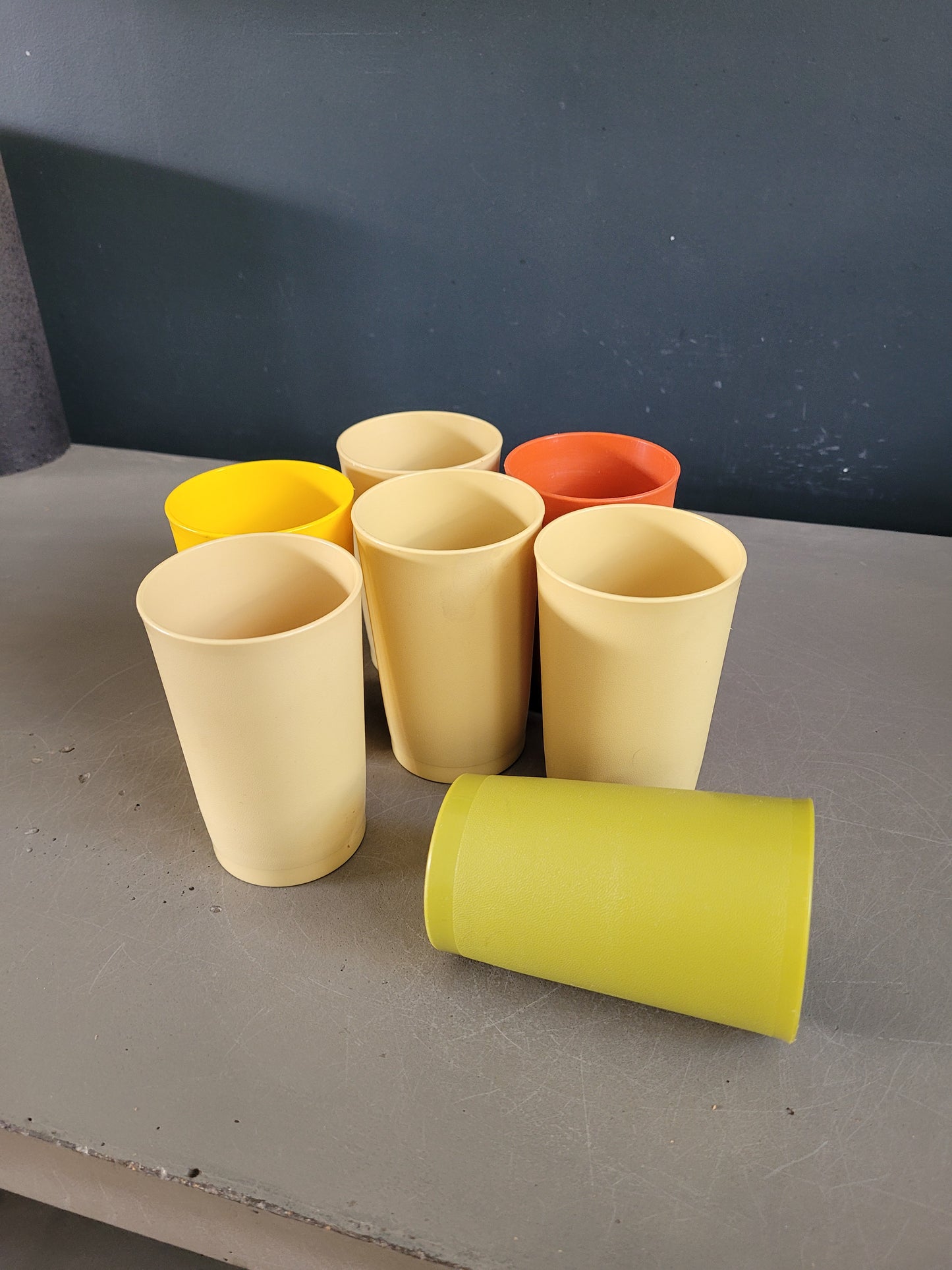 Lot de 7 gobelets en plastique Tupperware - Ref 582