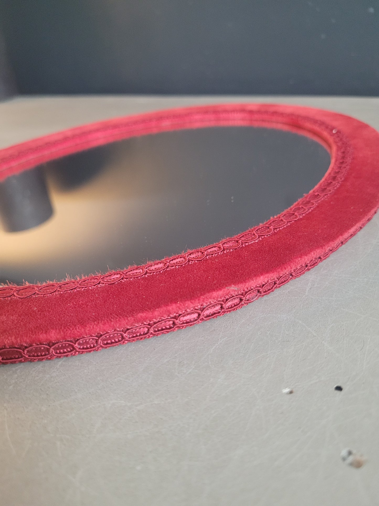 Miroir ancien en velours grenat- Ref 632