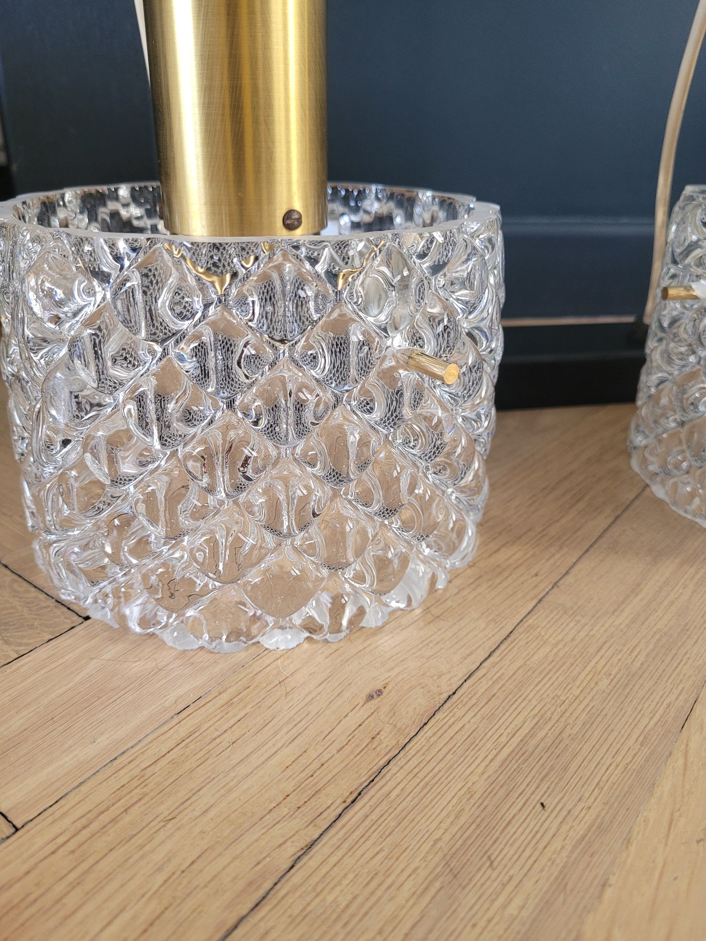 Lustre 3 feux suspension cascade vintage en verre moulé et laiton - Ref 307