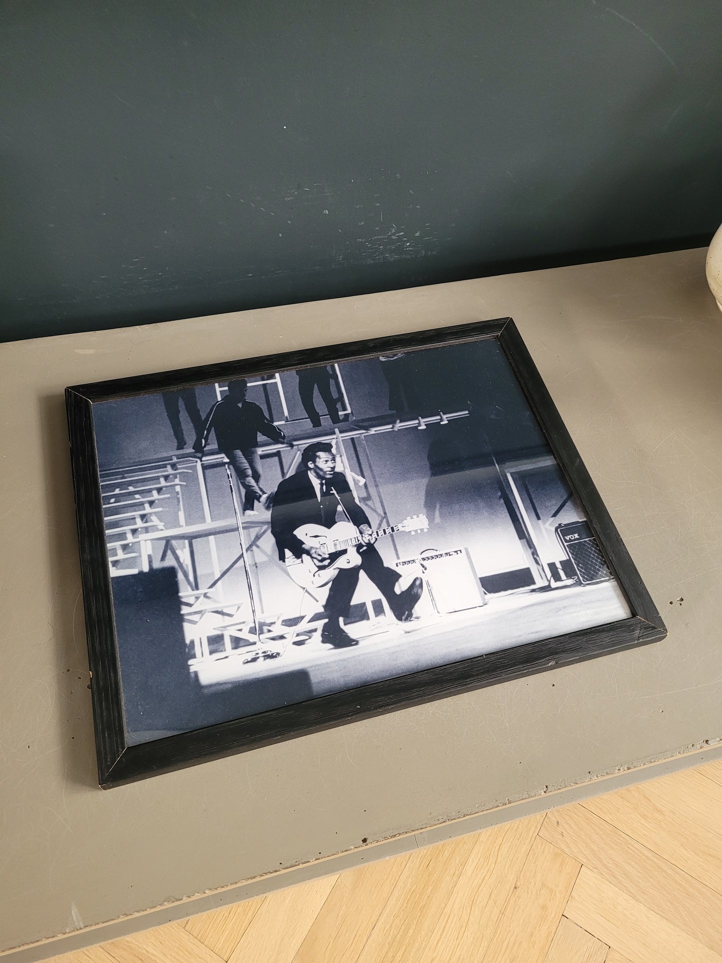 Tirage photo argentique de Chuck Berry au T.A.M.i show en 1964 - Ref 622