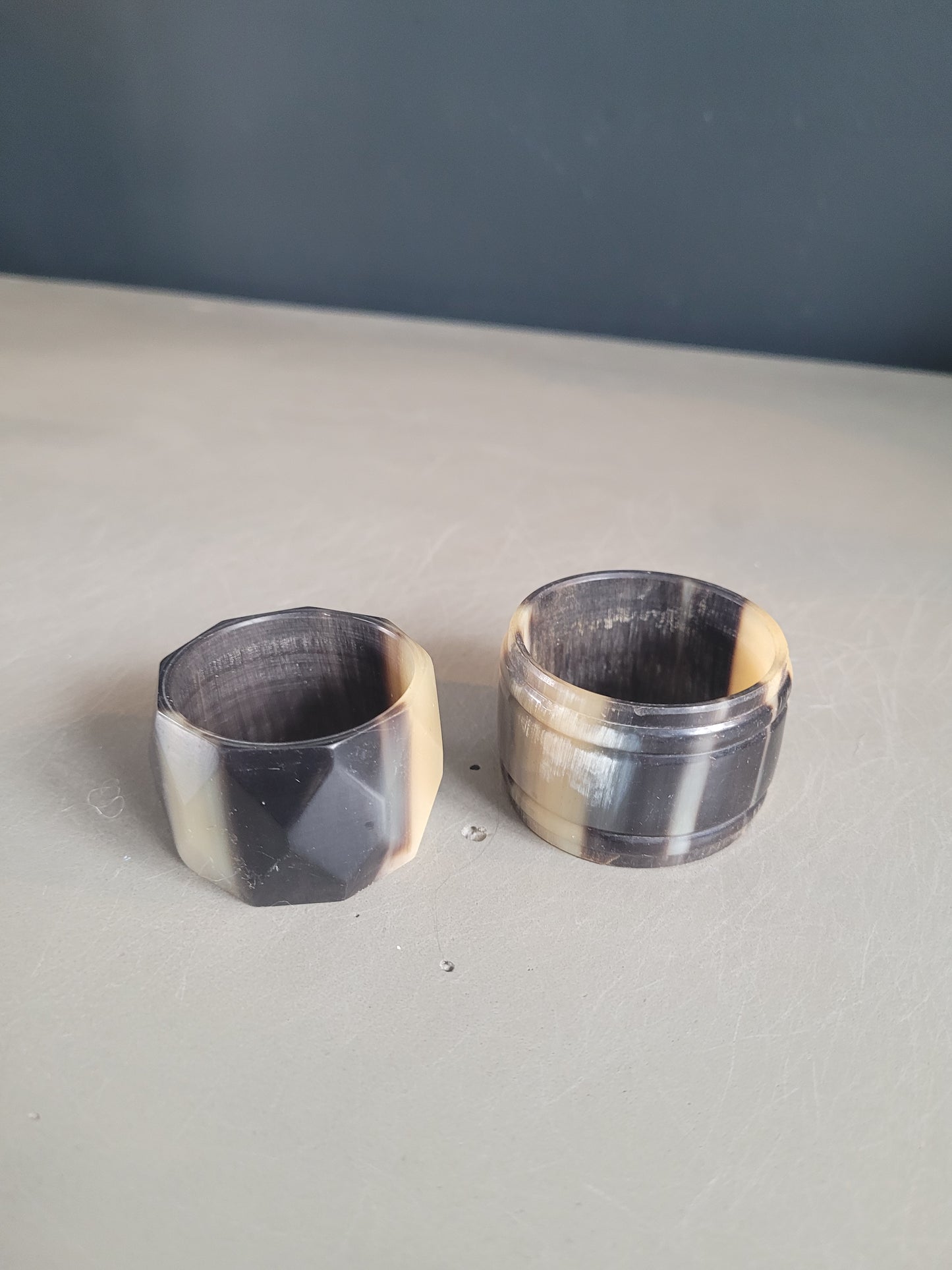 Paire de ronds de serviettes en corne - Ref 278