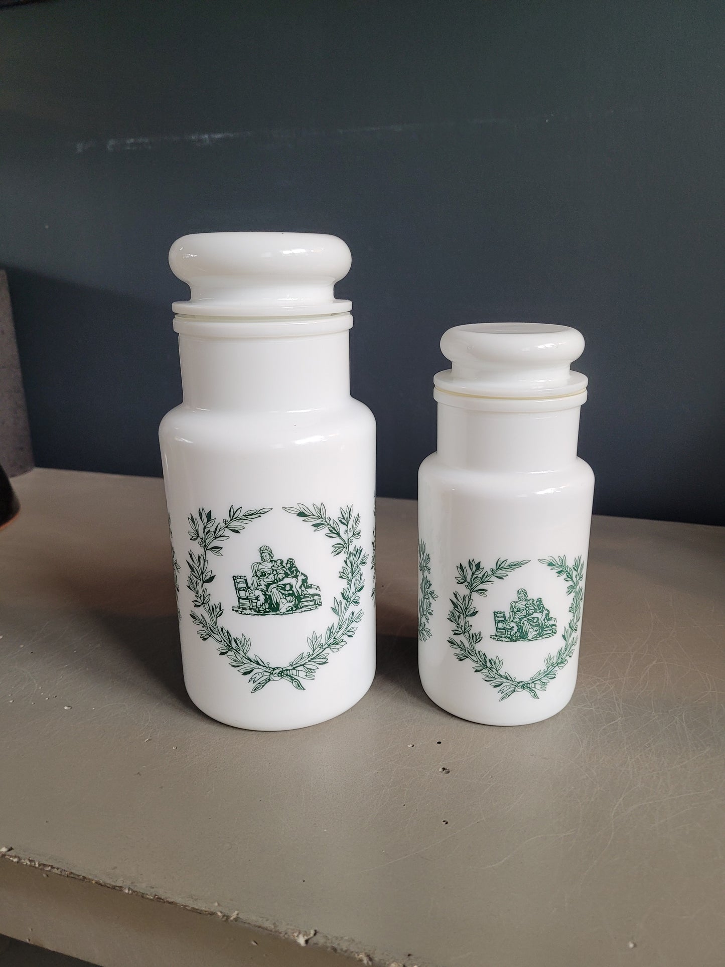 Lot de 2 pots d'apothicaire en verre opaline blanc - Herboristerie - Ref 231