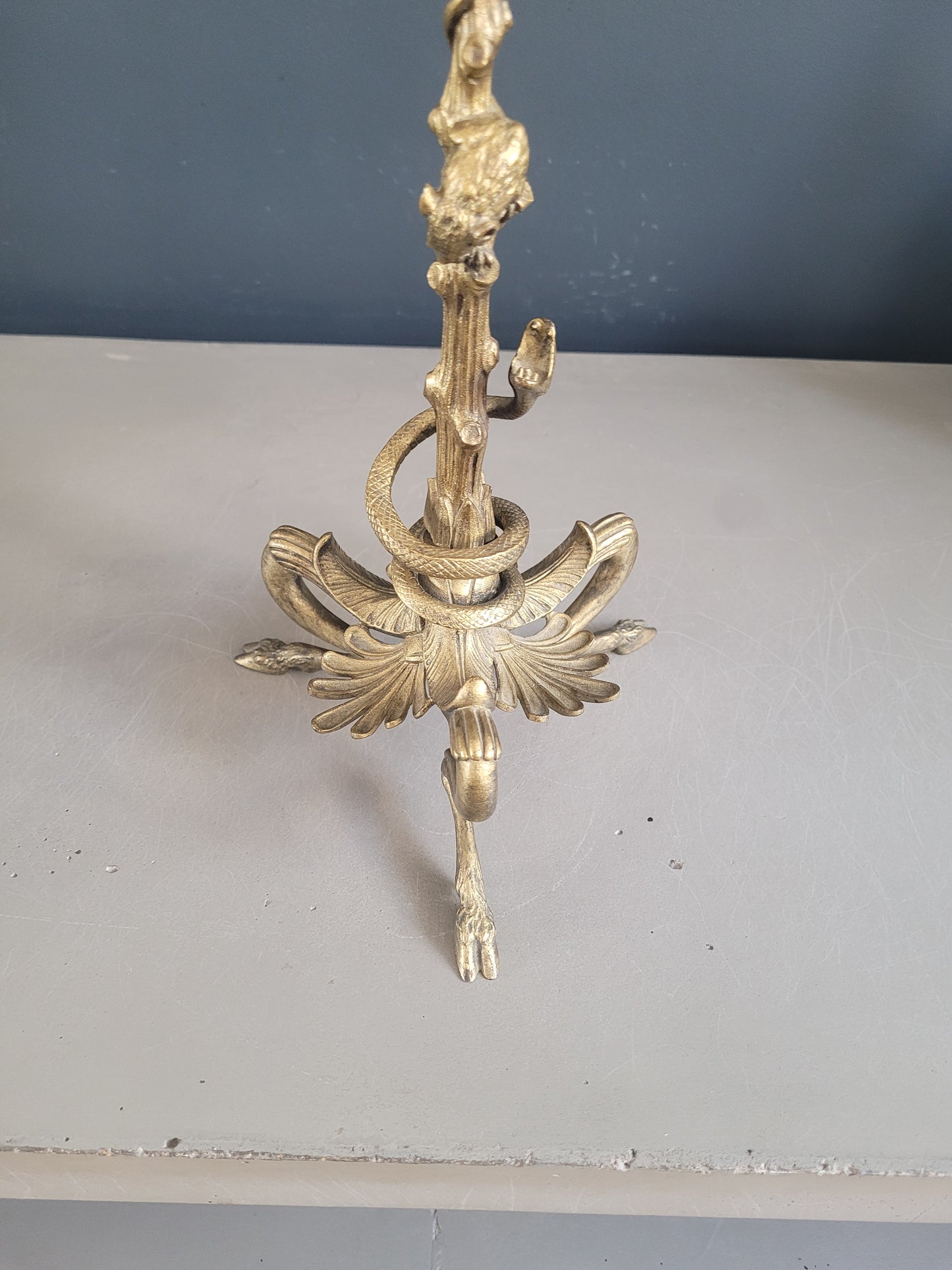 Bougeoir tripode en bronze doré serpent et souris - Ref 406