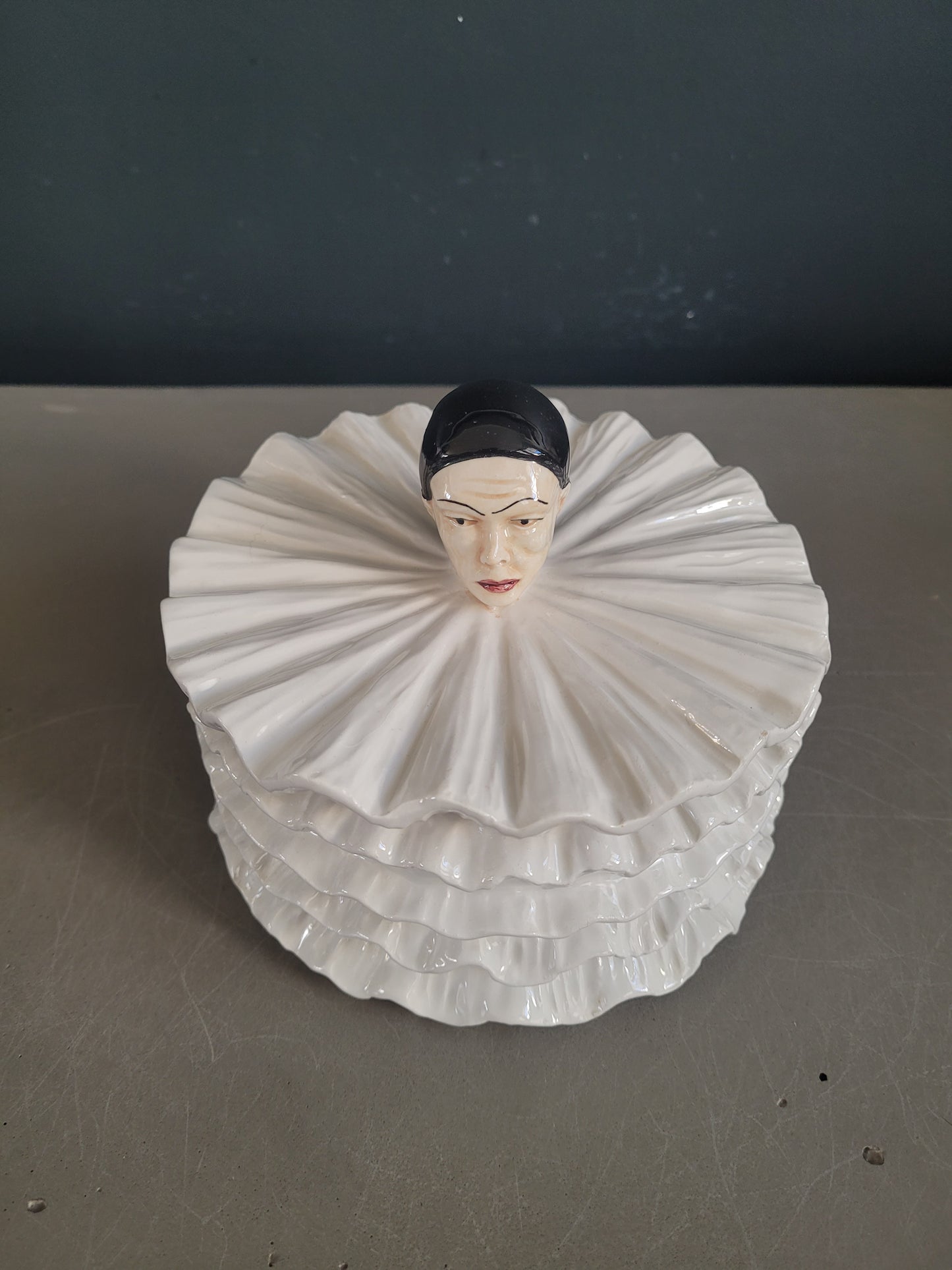 Bonbonnière Pierrot ancienne en porcelaine- Ref 606