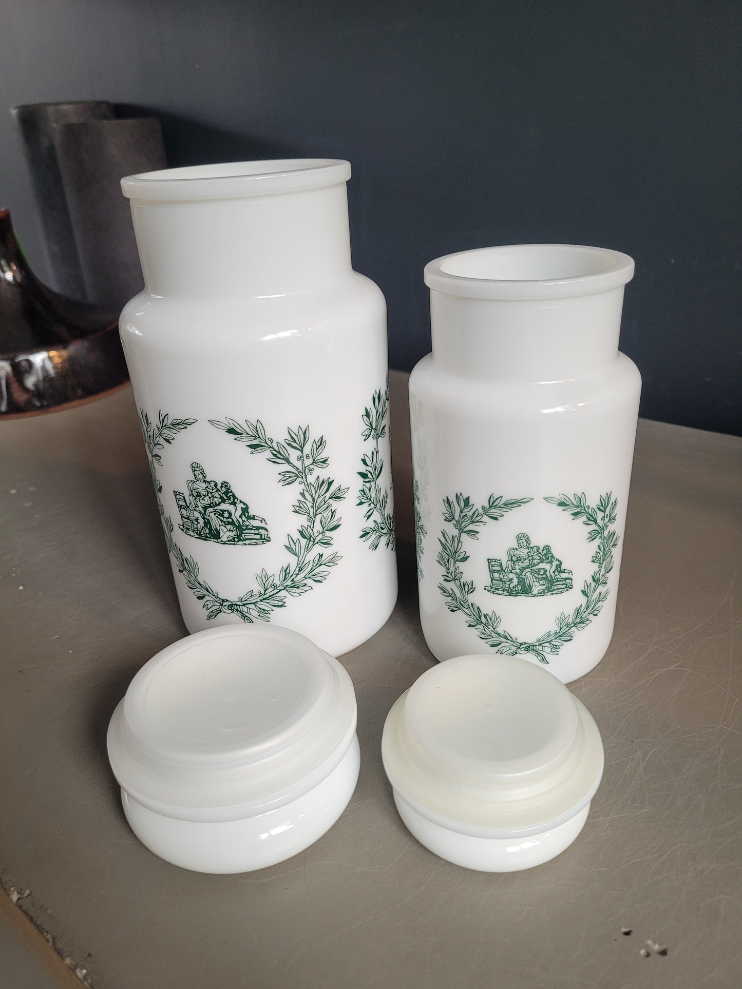 Lot de 2 pots d'apothicaire en verre opaline blanc - Herboristerie - Ref 231