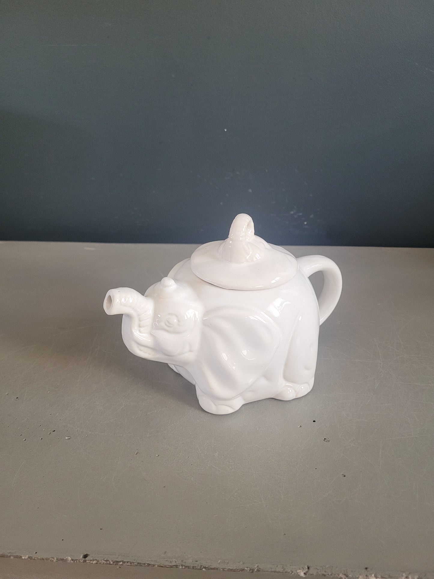 Théière éléphant en porcelaine blanche - Ref 661