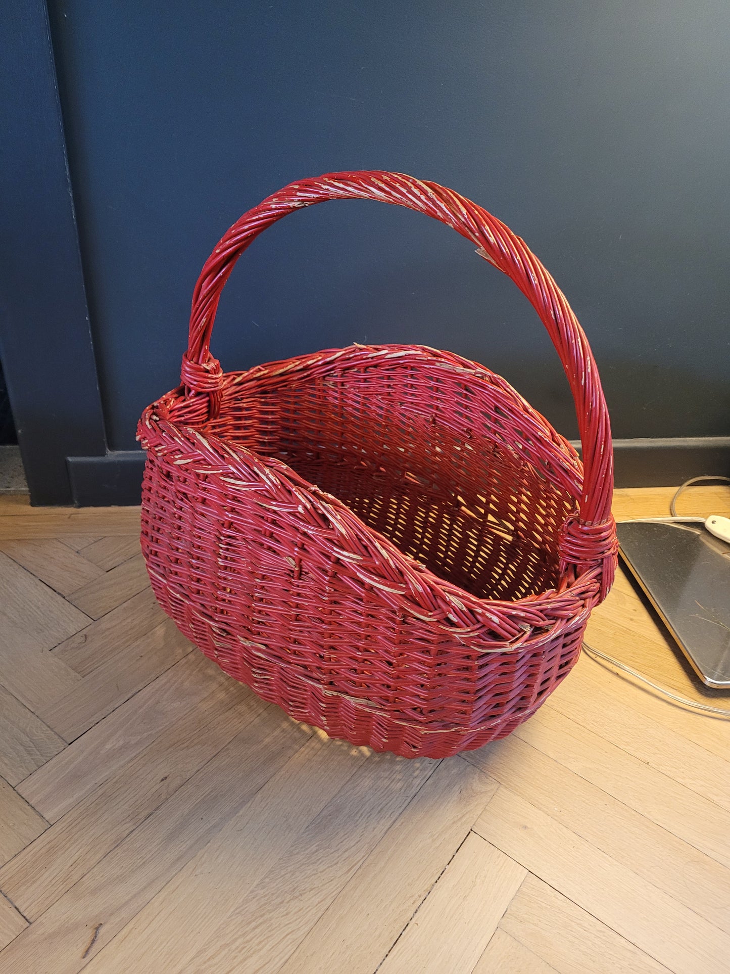 Panier en rotin peint en rouge - Ref 634