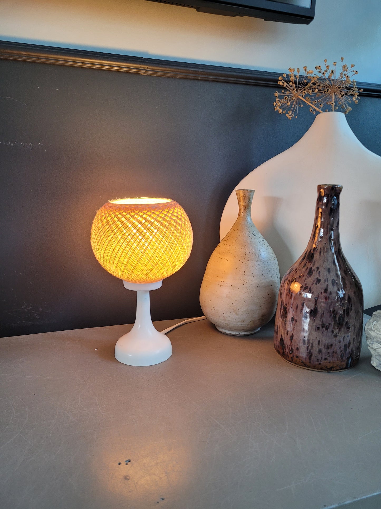 Lampe de table 60's pied tulipe et abat-jour fil tendu - Ref 865
