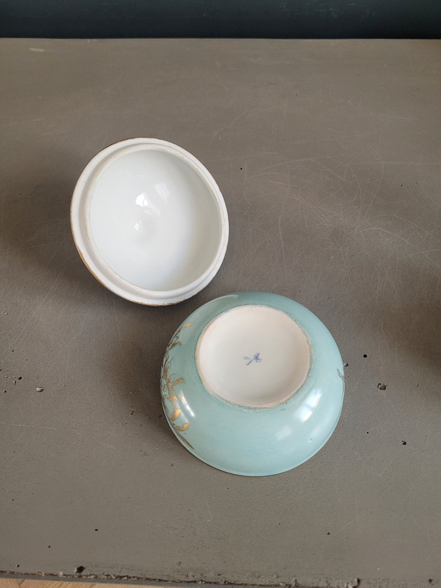 Ensemble de salle de bain en porcelaine ciel et or - Ref 413