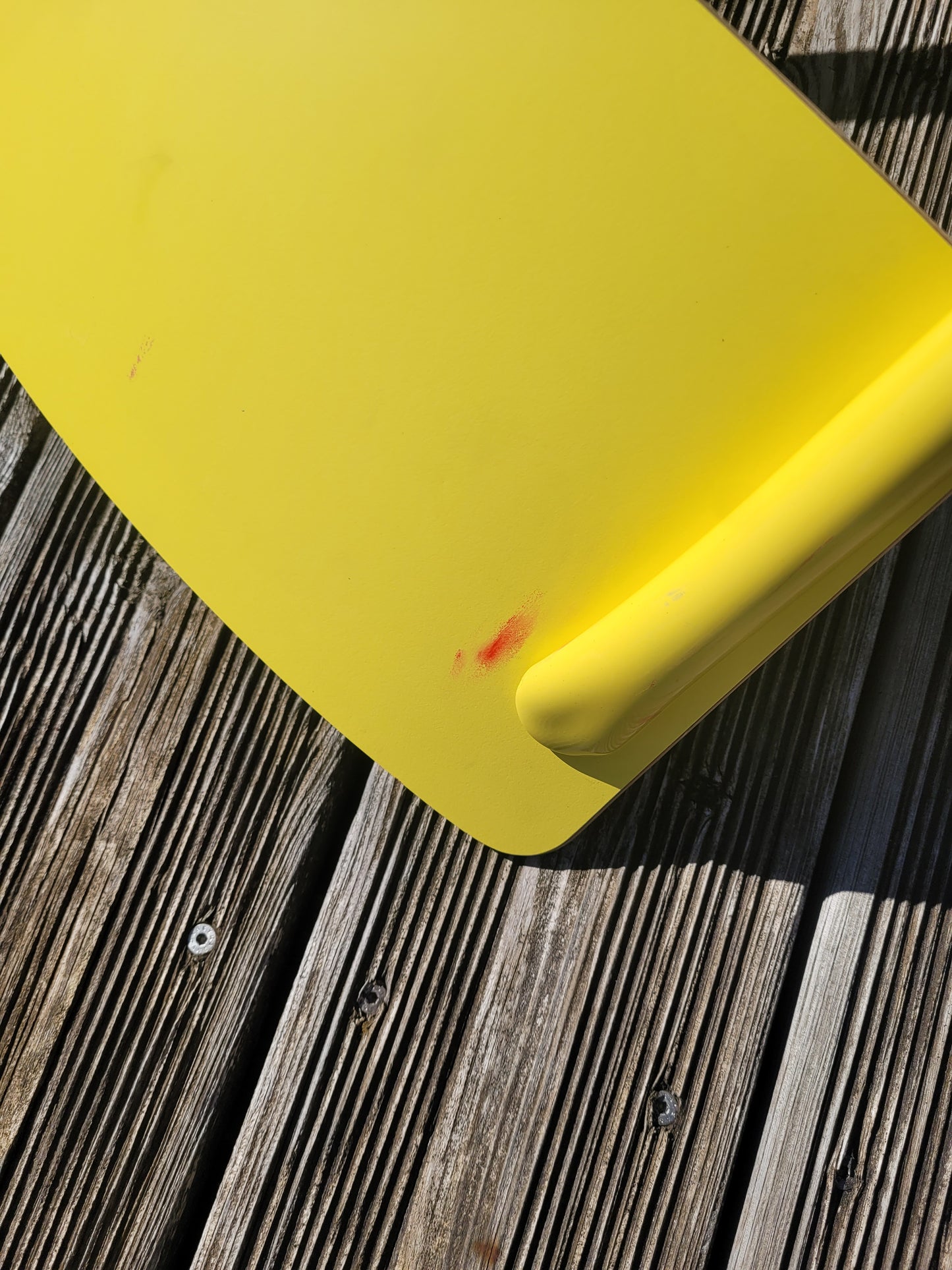 Paire de chaises jaunes en contre-plaqué- Ref 600