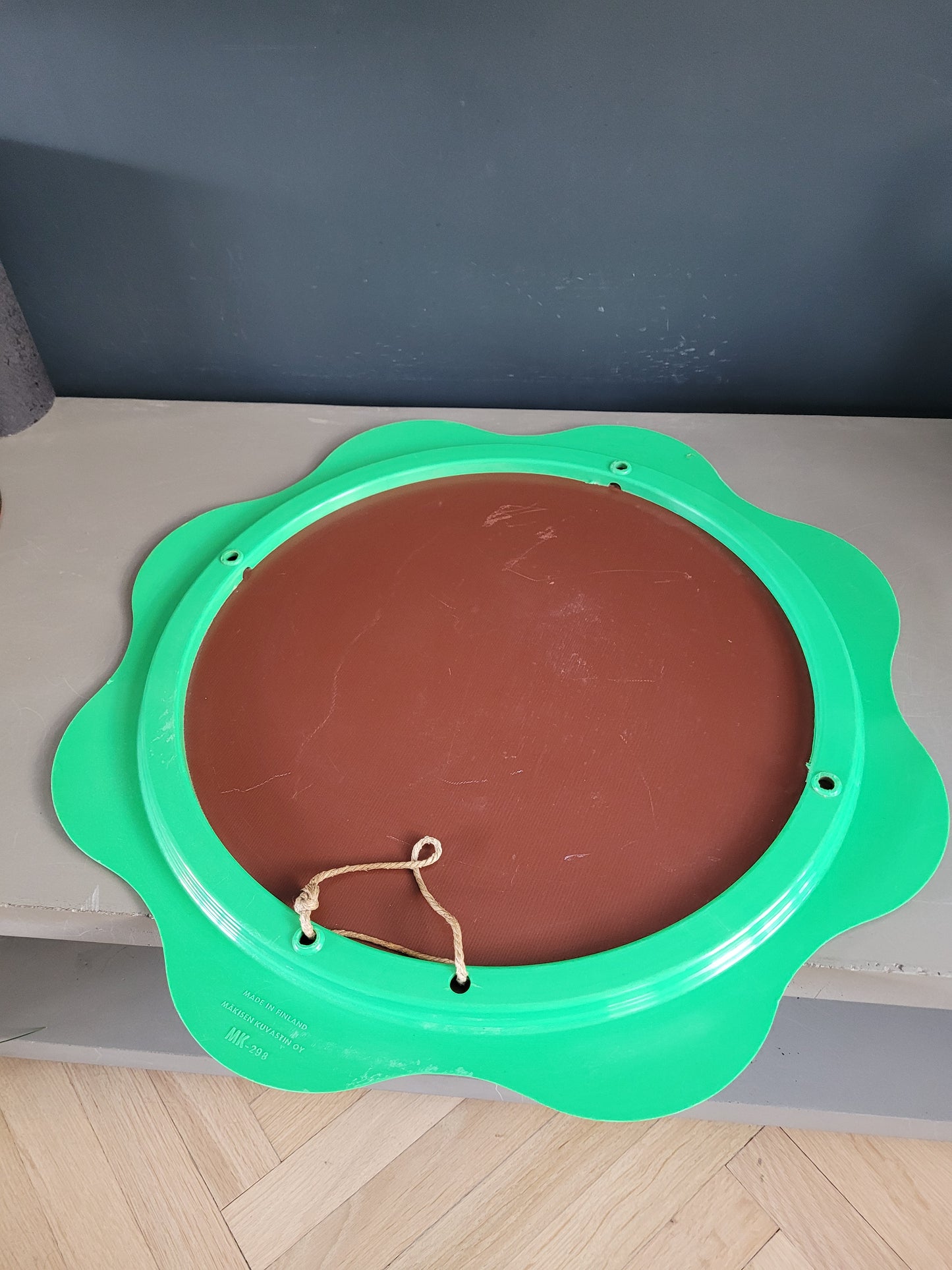 Miroir flower plastique du designer finlandais Makisen Kuvastin - Ref 508