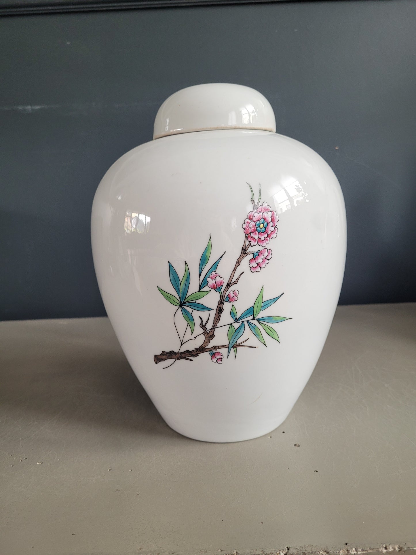 Pot couvert en porcelaine de Paris - Ref 372